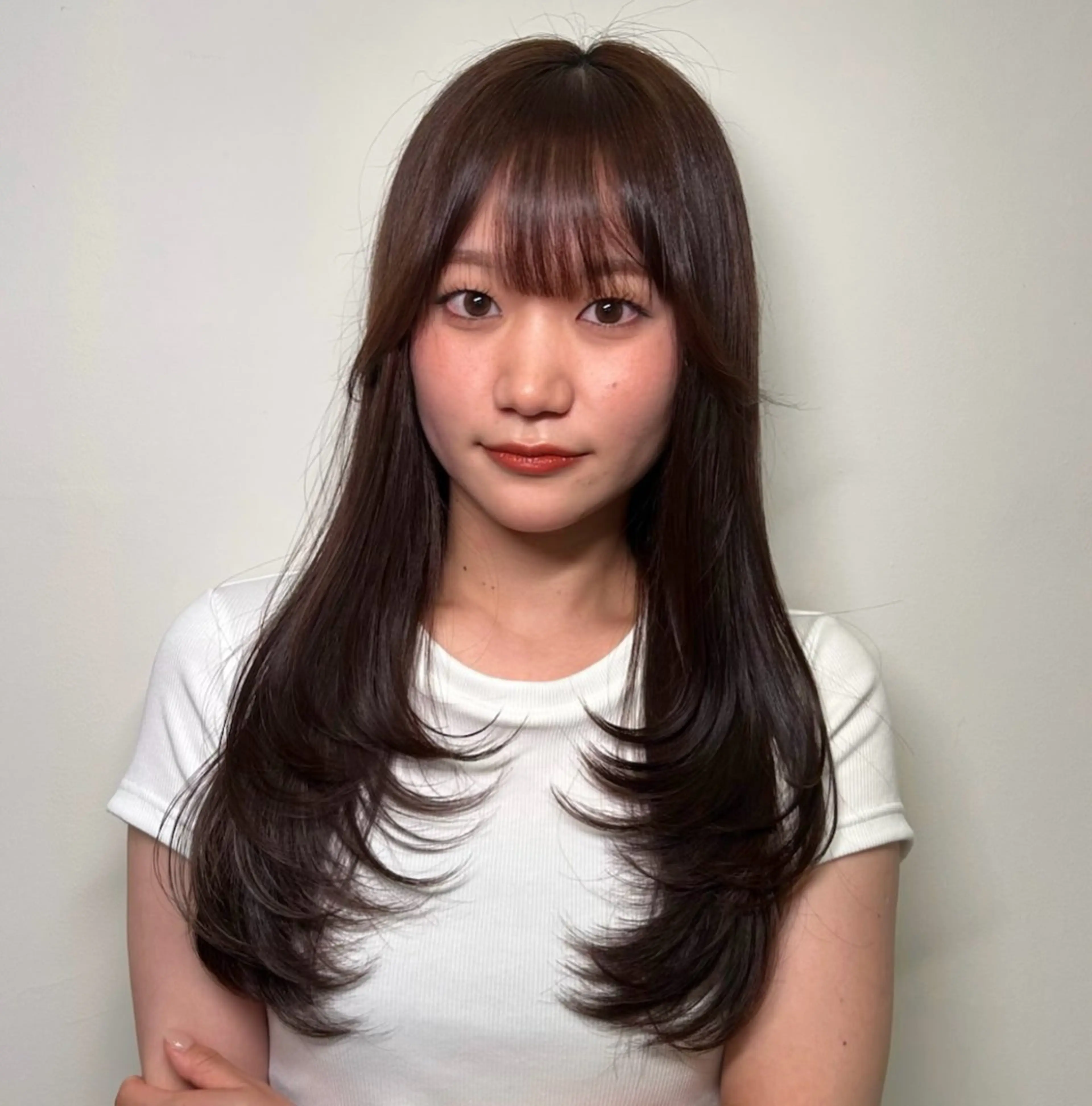 ロング アッシュ 顔まわりレイヤー ハッシュカット ハイレイヤー 髪質改善 ヘアカラー レイヤー/ 透明感カラー/チナツのヘアスタイル