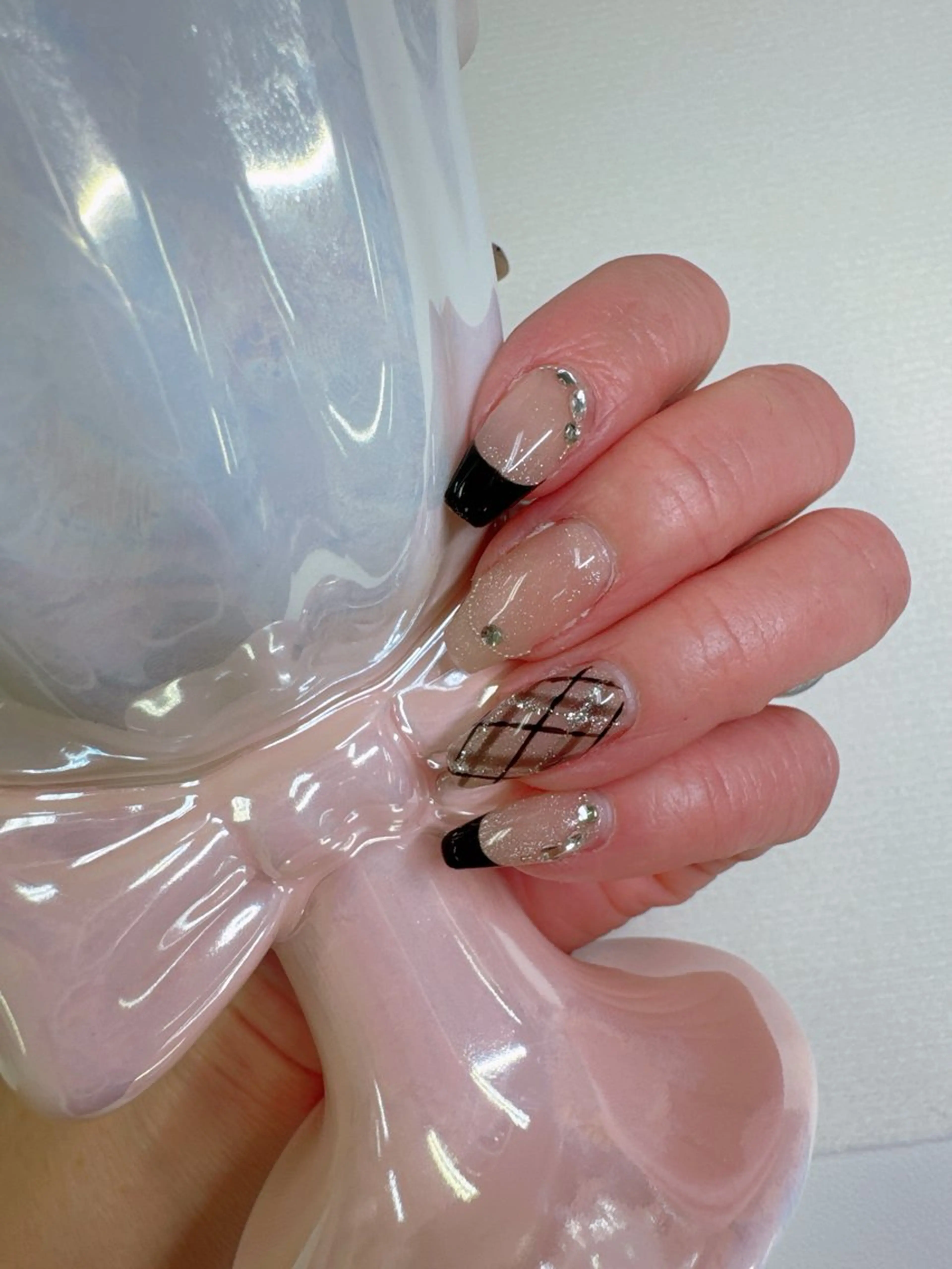 ネイル アートネイル ドット フレンチネイル ガラスフレンチ キラキラネイル ハンドネイル Queeens nailのネイルデザイン