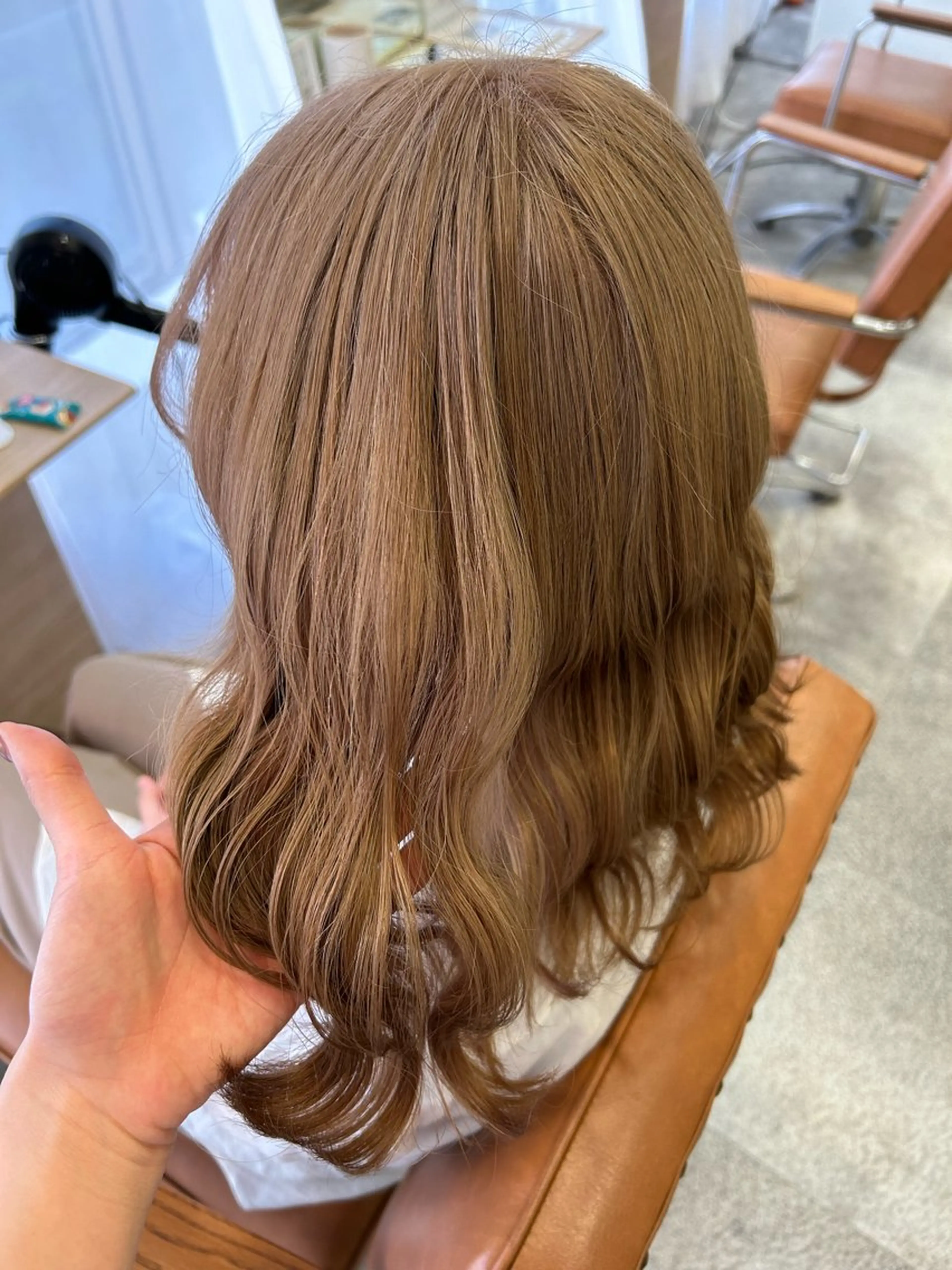 ミディアム レイヤー/ 透明感カラー/チナツのヘアスタイル