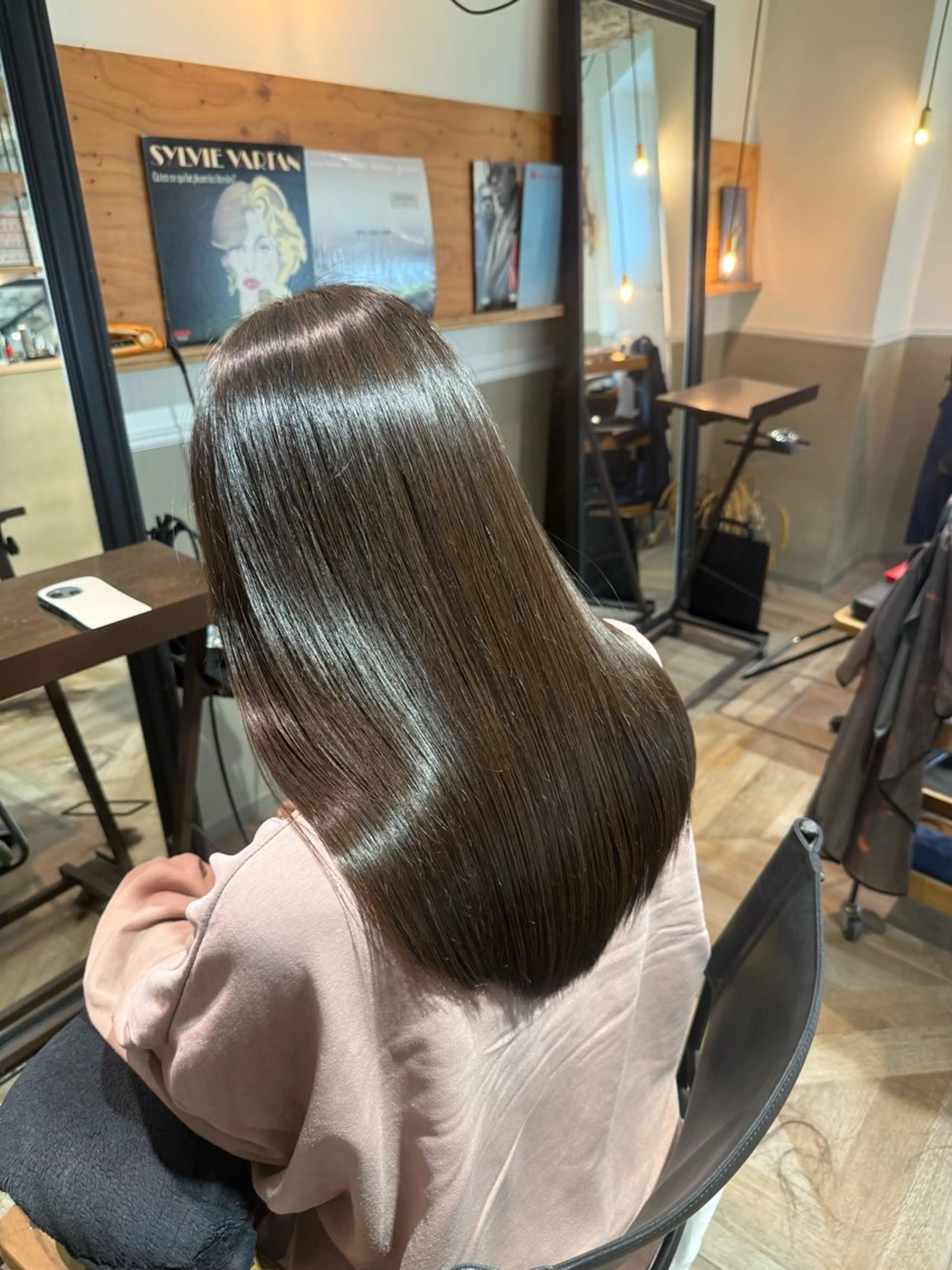 セミロング カラー ブラウンカラー レイヤーカット カット ヘアカラー 艶感/レイヤーカット 🌐Taketoのヘアスタイル