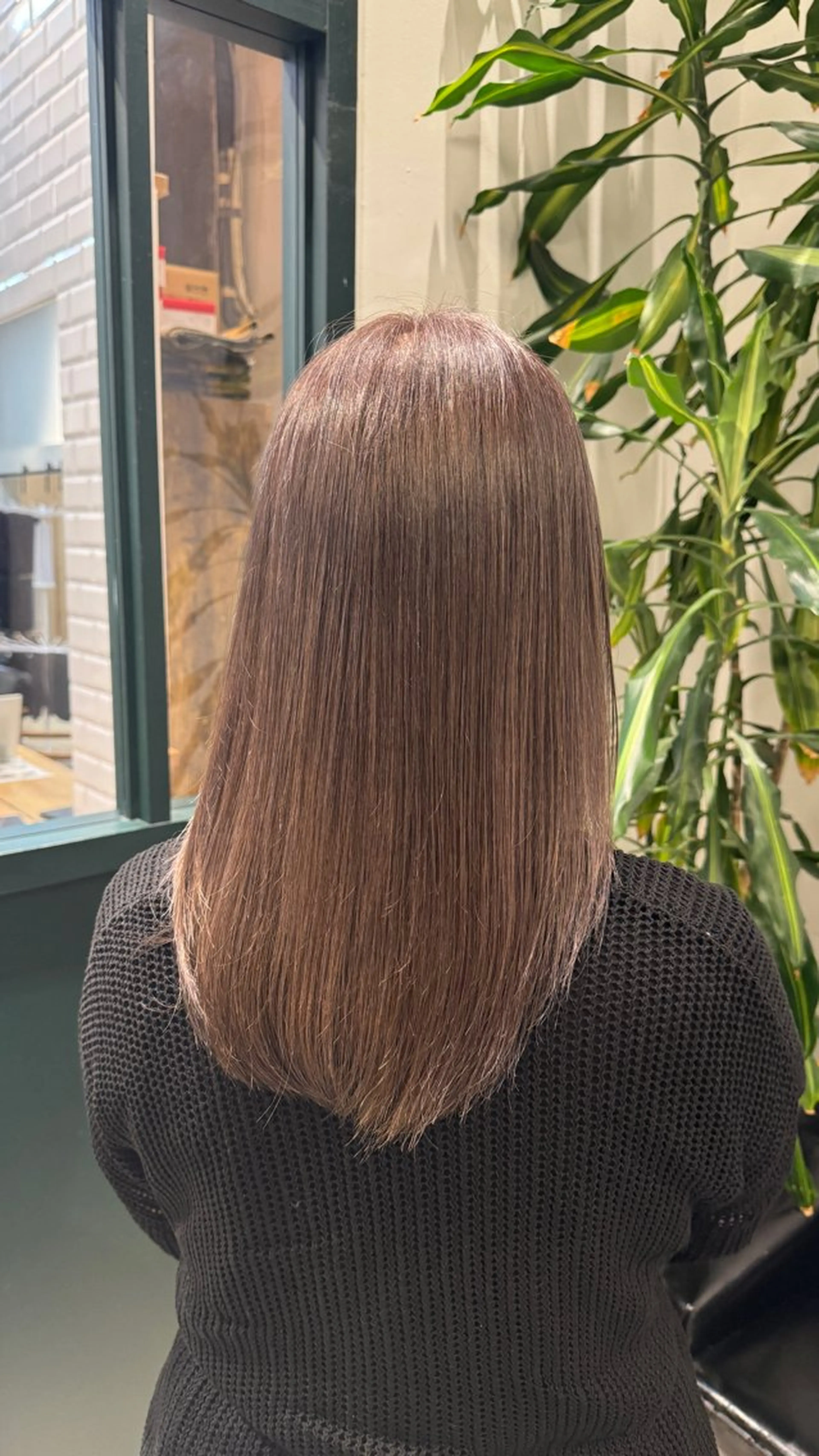 セミロング カラー アッシュ アッシュグレー アッシュグレージュ グレージュ 黒岩 珠奈のヘアスタイル