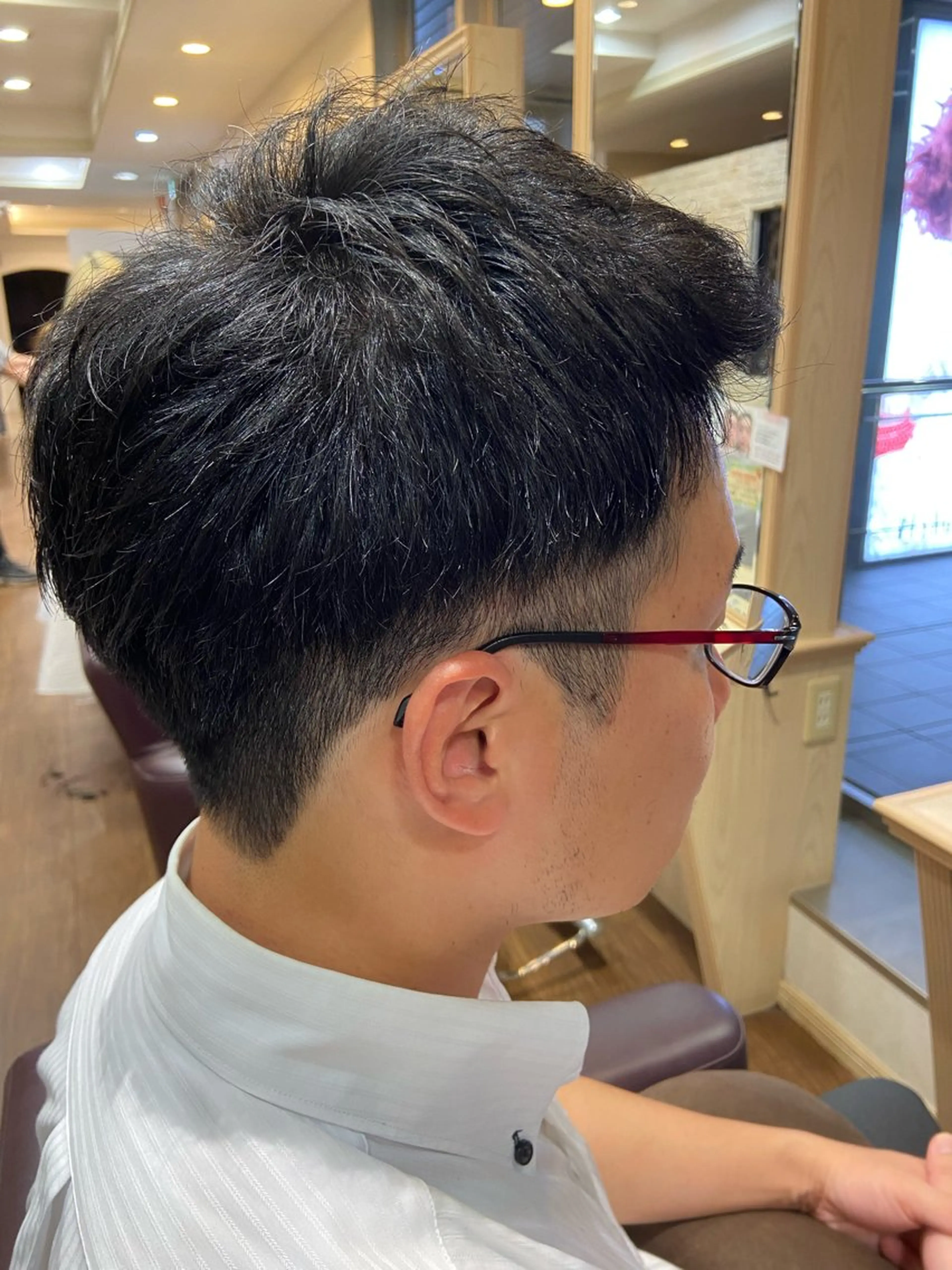 メンズ アップバング 刈り上げ コバヤシ ユウスケのヘアスタイル