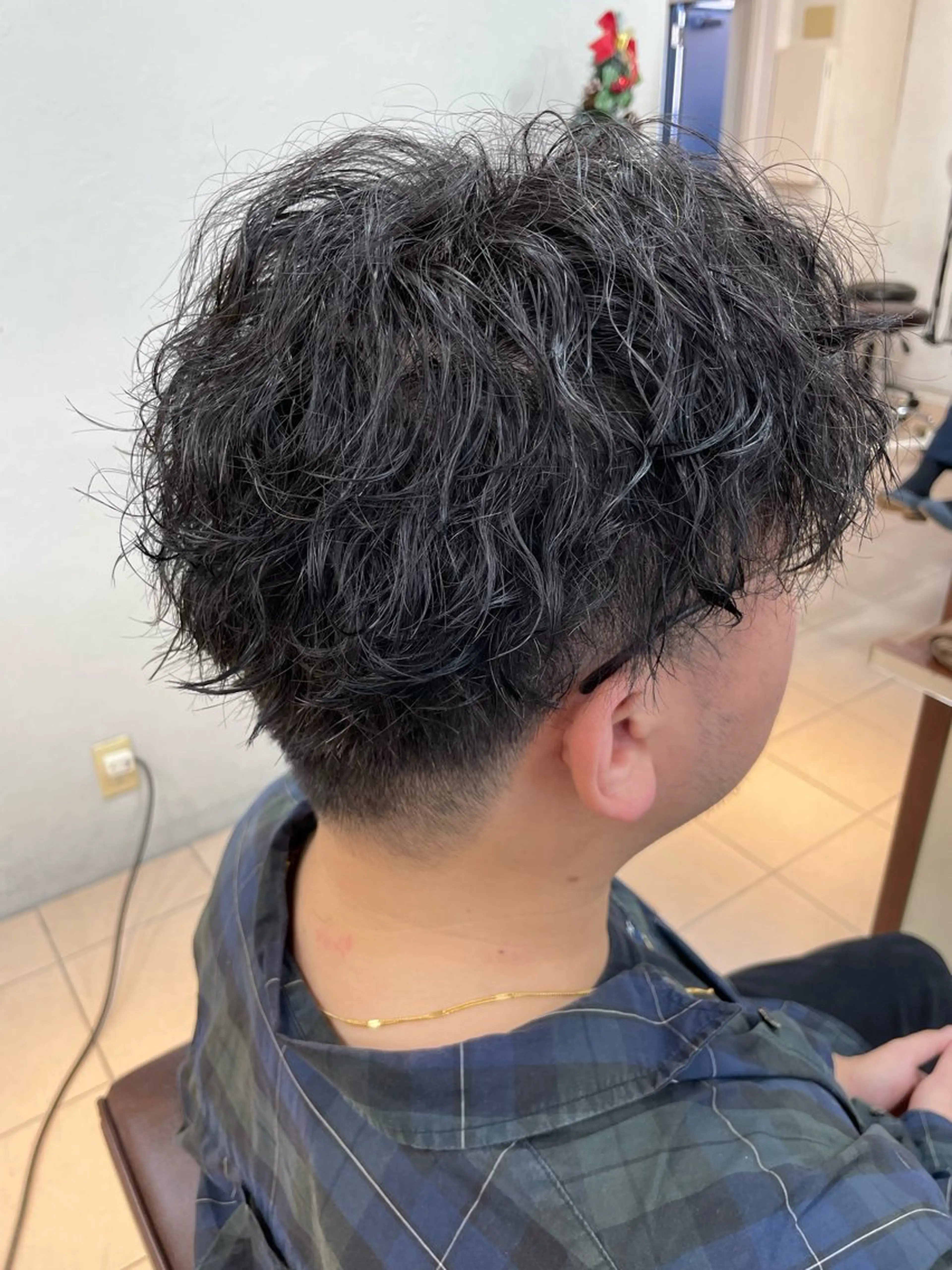 パーマ メンズ メンズ韓国風 メンズパーマ ニュアンスパーマ スパイラルパーマ 北林 秀悟のヘアスタイル