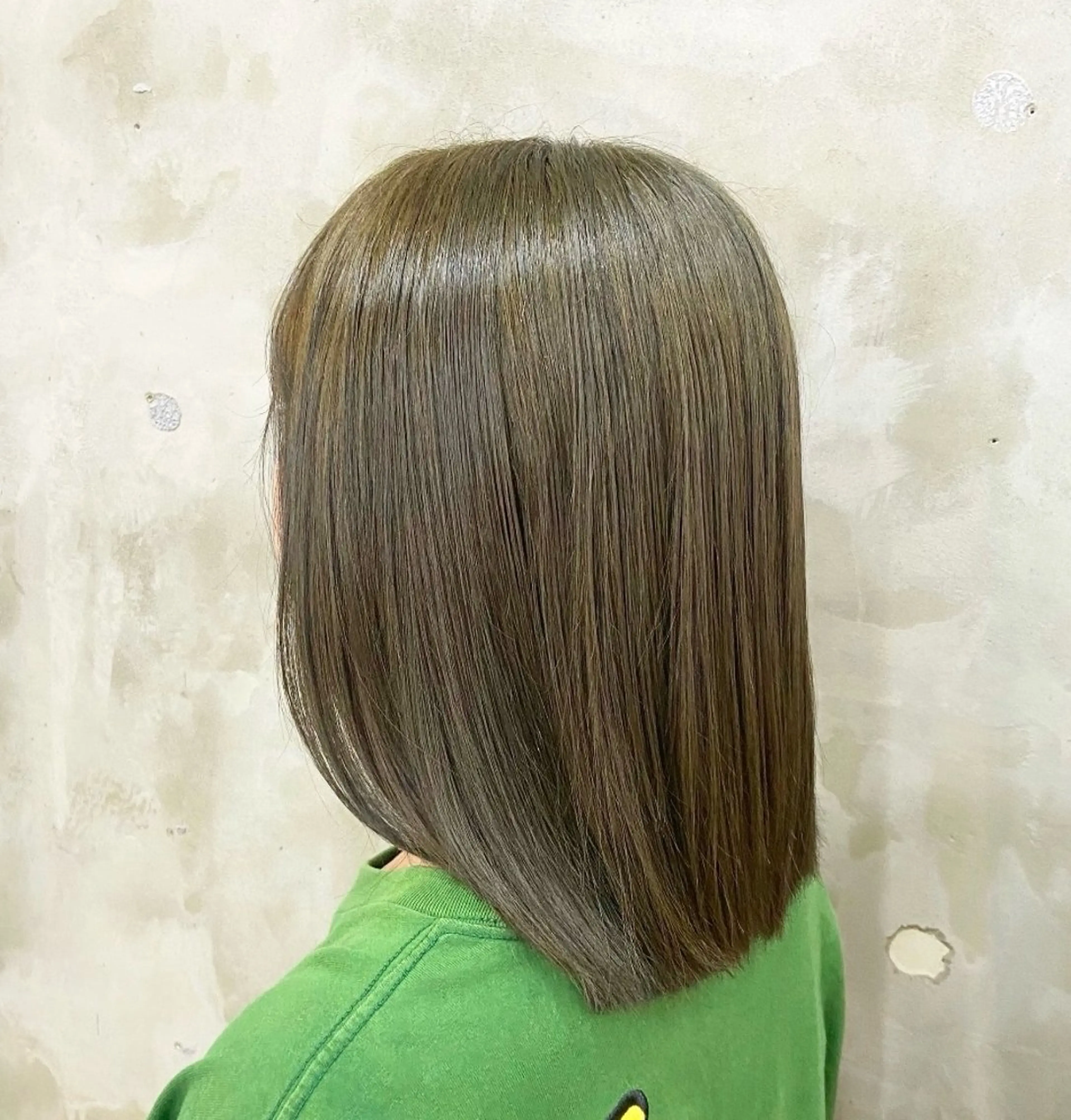 ミディアム カラー ベージュカラー オリーブベージュ 髪質改善 ヘアカラー トリートメント 三條 朋香のヘアスタイル