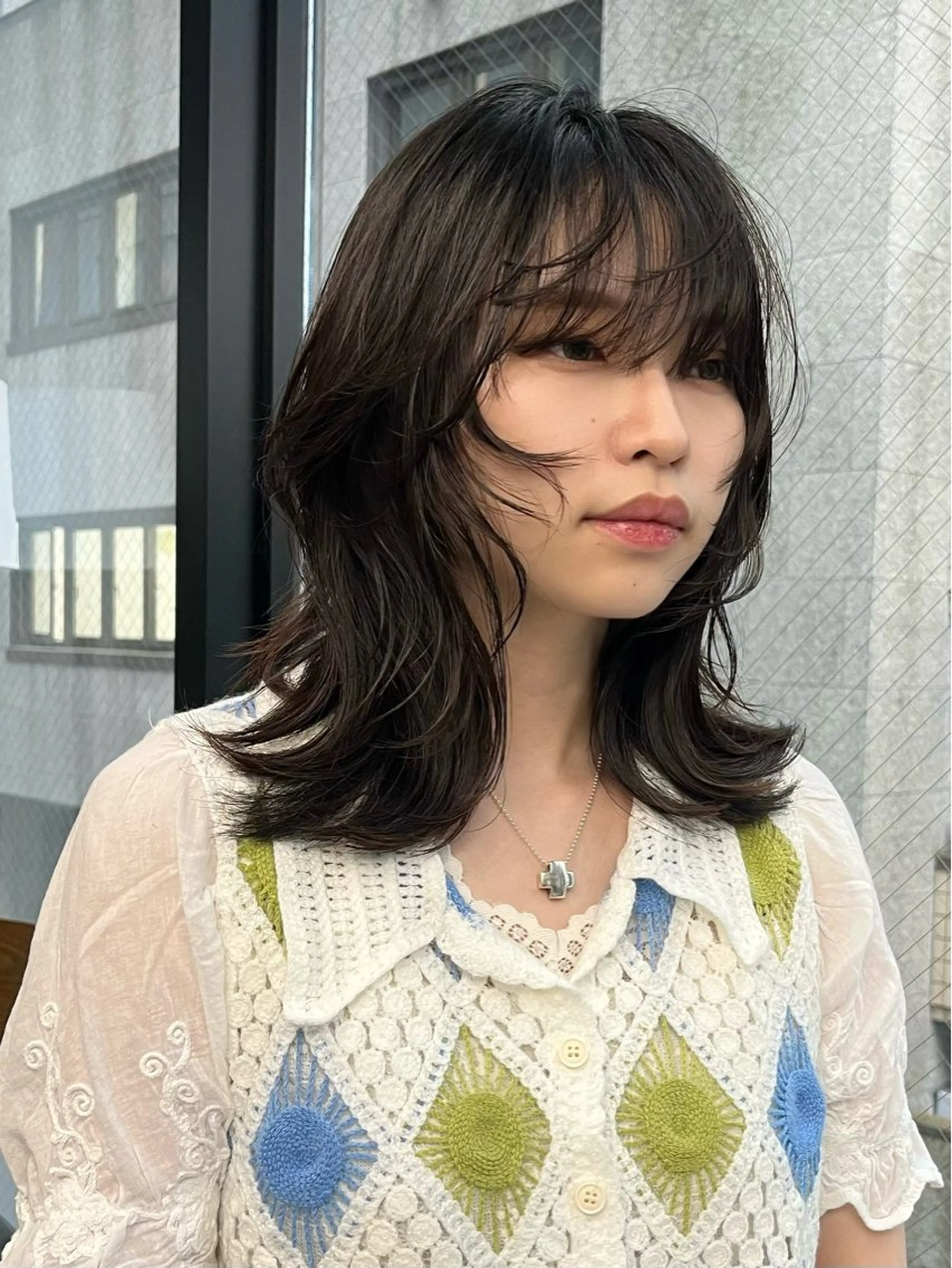 ミディアム カラー イツク ⚡️ ルーツ/ハイトーンのヘアスタイル