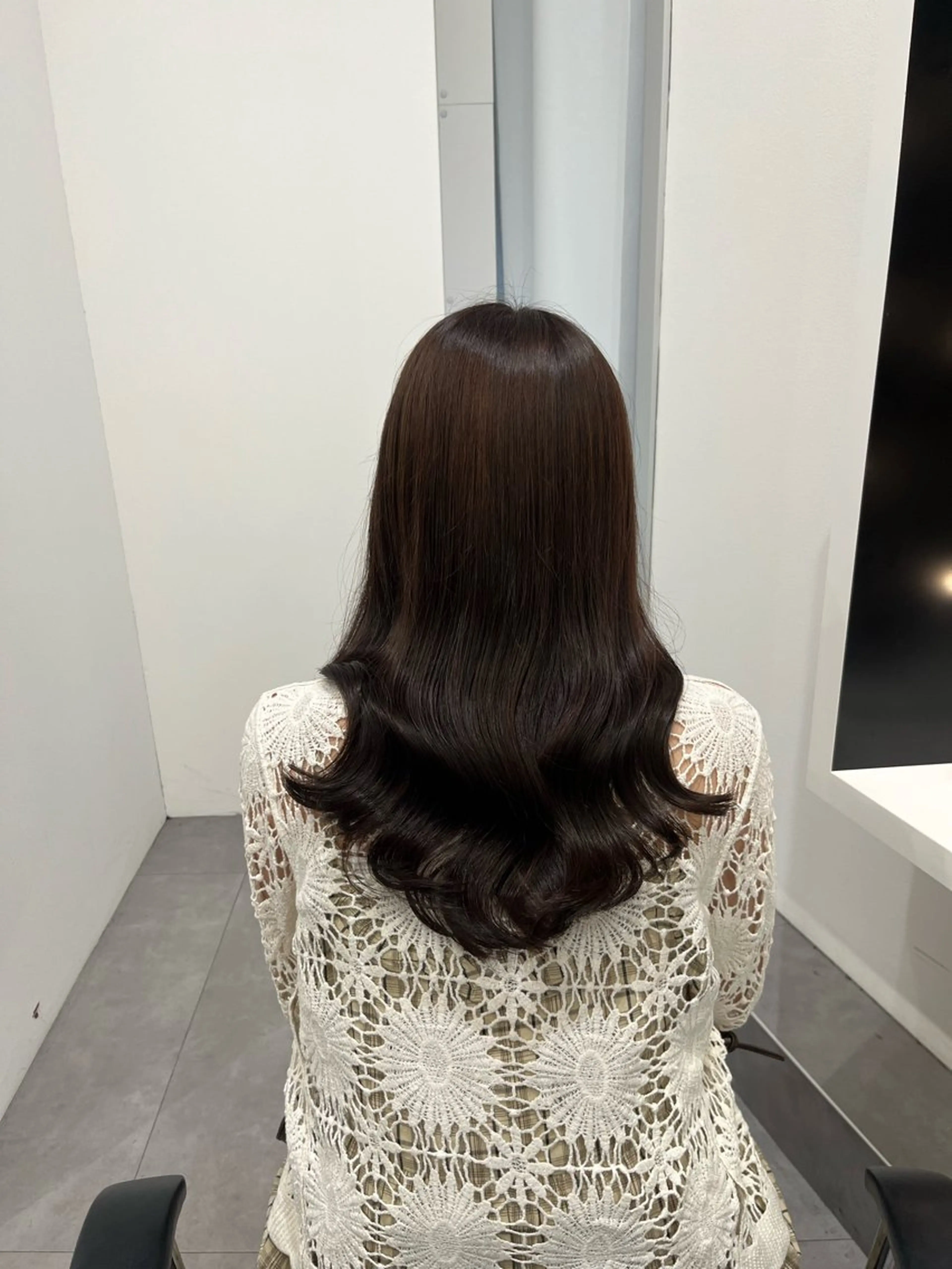 セミロング HONOKA/ ハイトーン艶カラーのヘアスタイル
