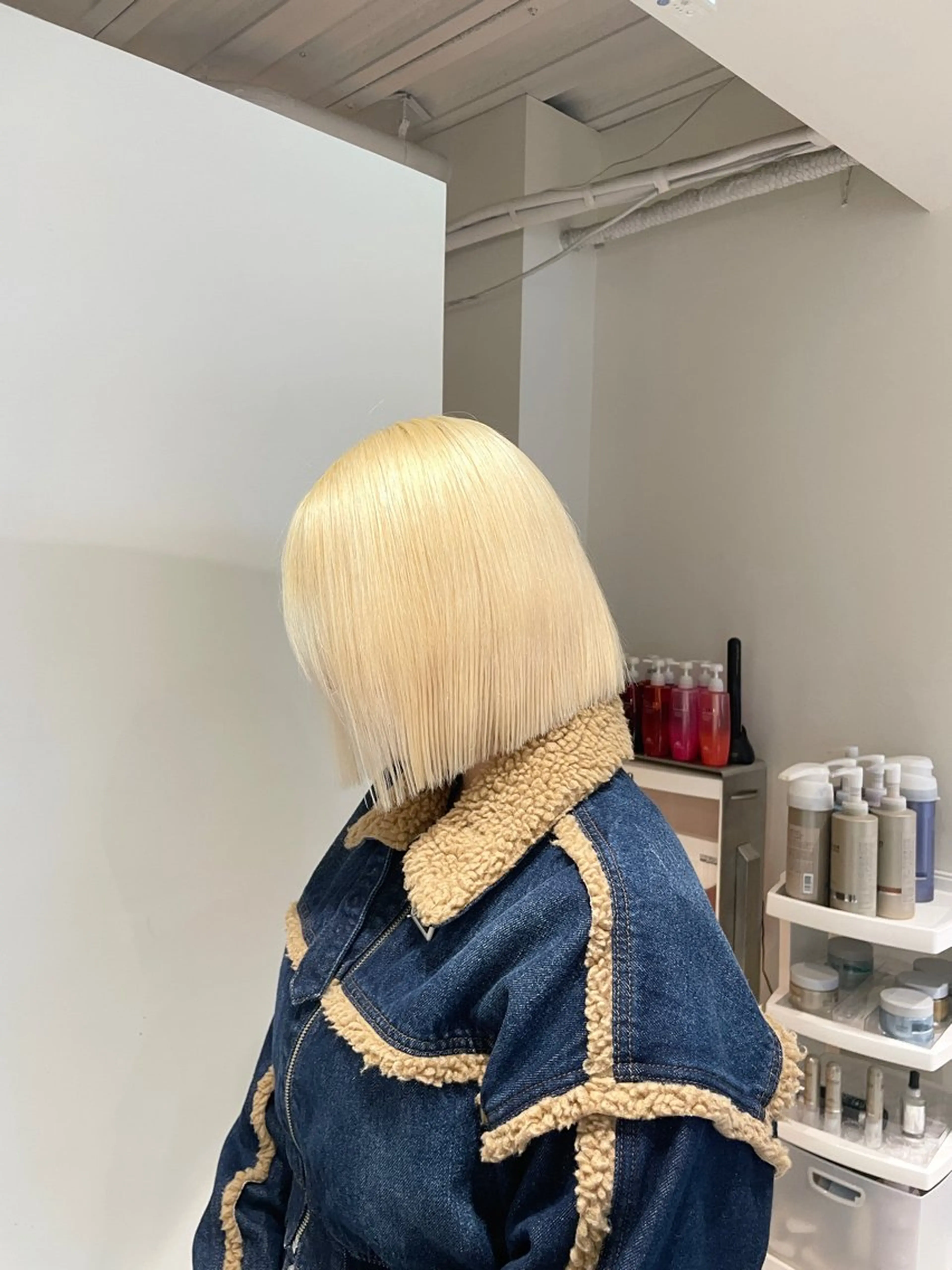 ショート カラー ブリーチ 抜きっぱなしブロンド ブロンド fuka/梅田/ ミルクティーベージュのヘアスタイル