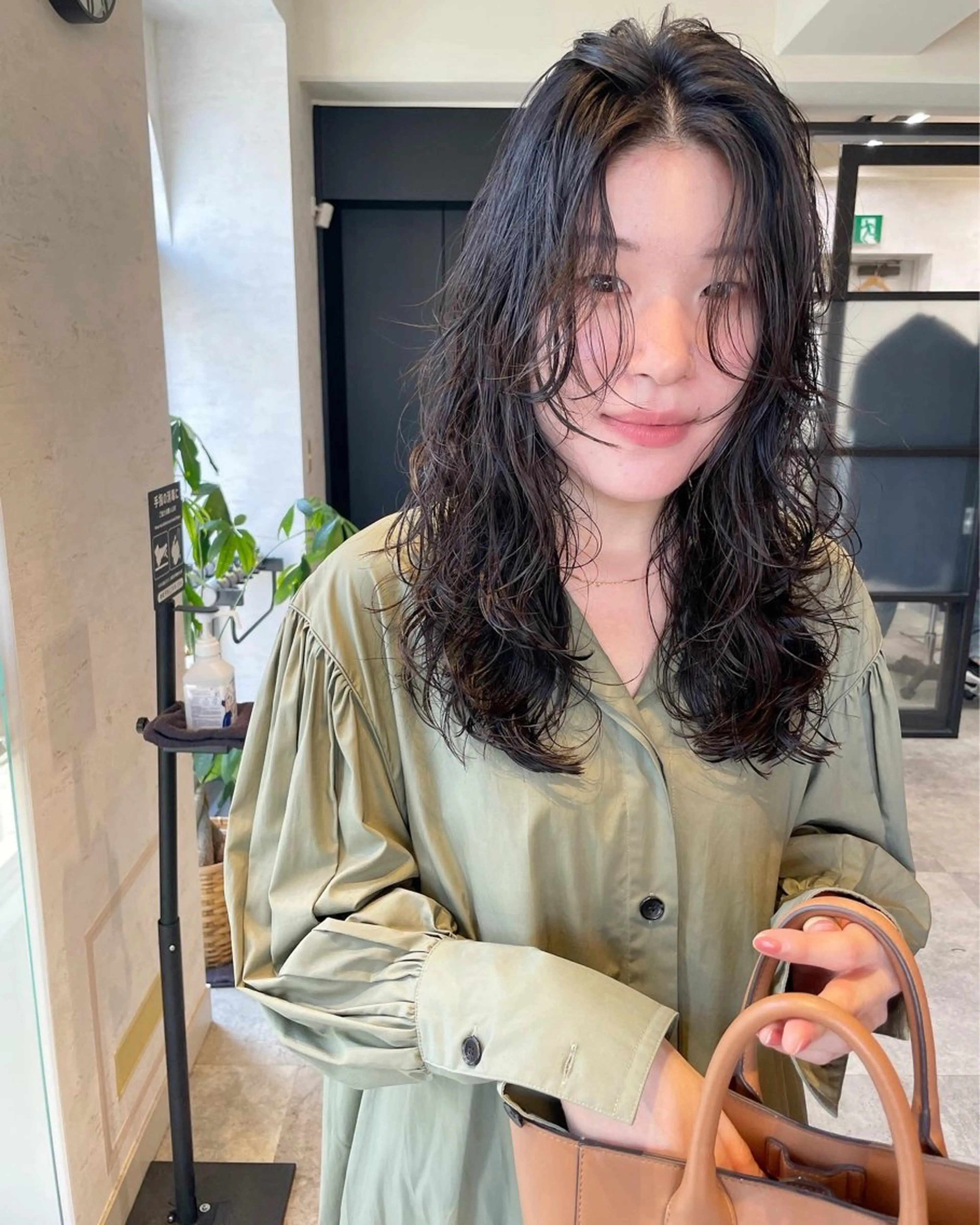 セミロング パーマ 吉江 結菜のヘアスタイル