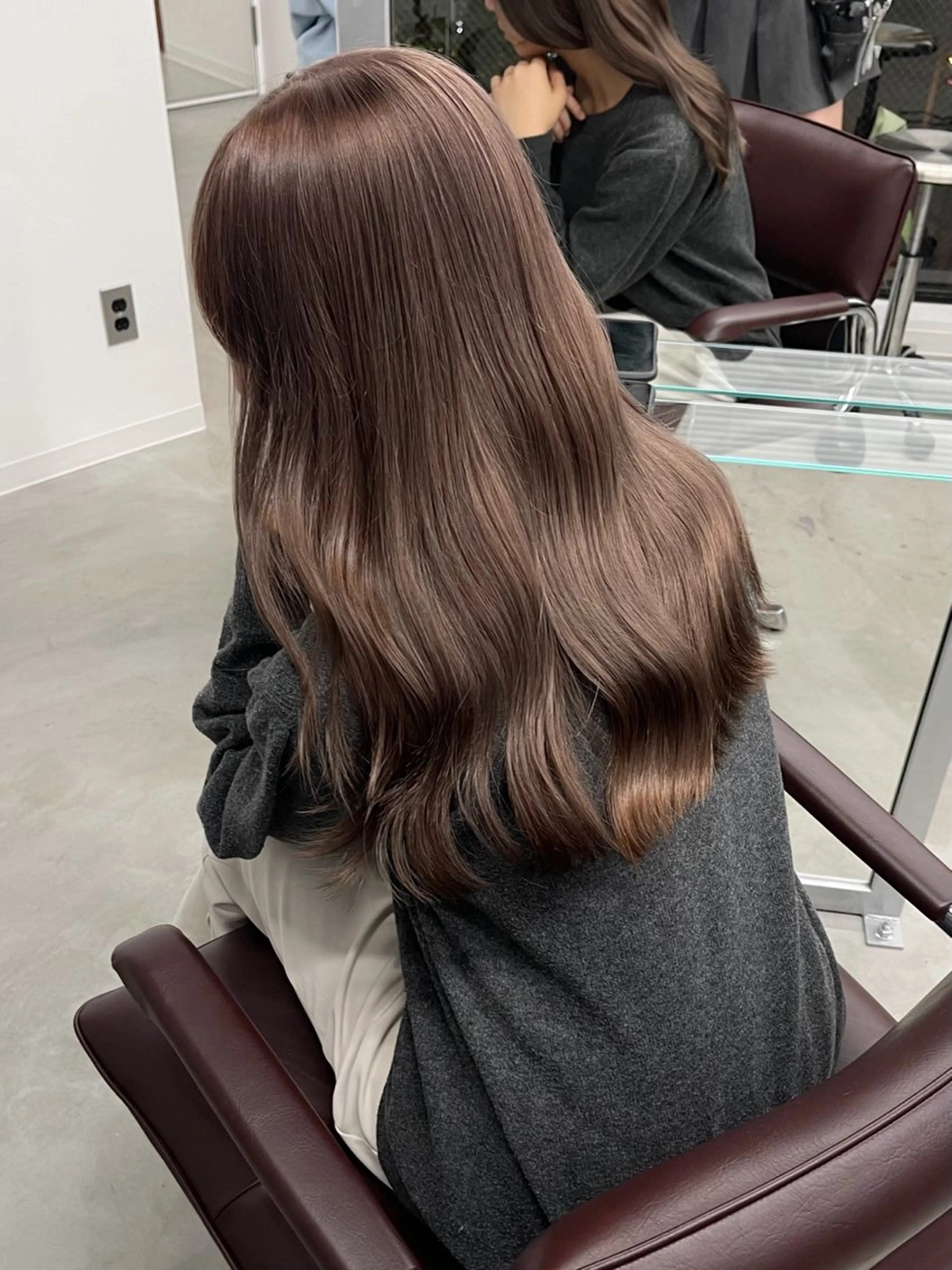 ロング カラー ブリーチ グレージュ ミルクティーグレージュ ヘアカラー トリートメント LIV umeda所属・キダアヤカ/ 梅田/ベージュカラーのヘアスタイル