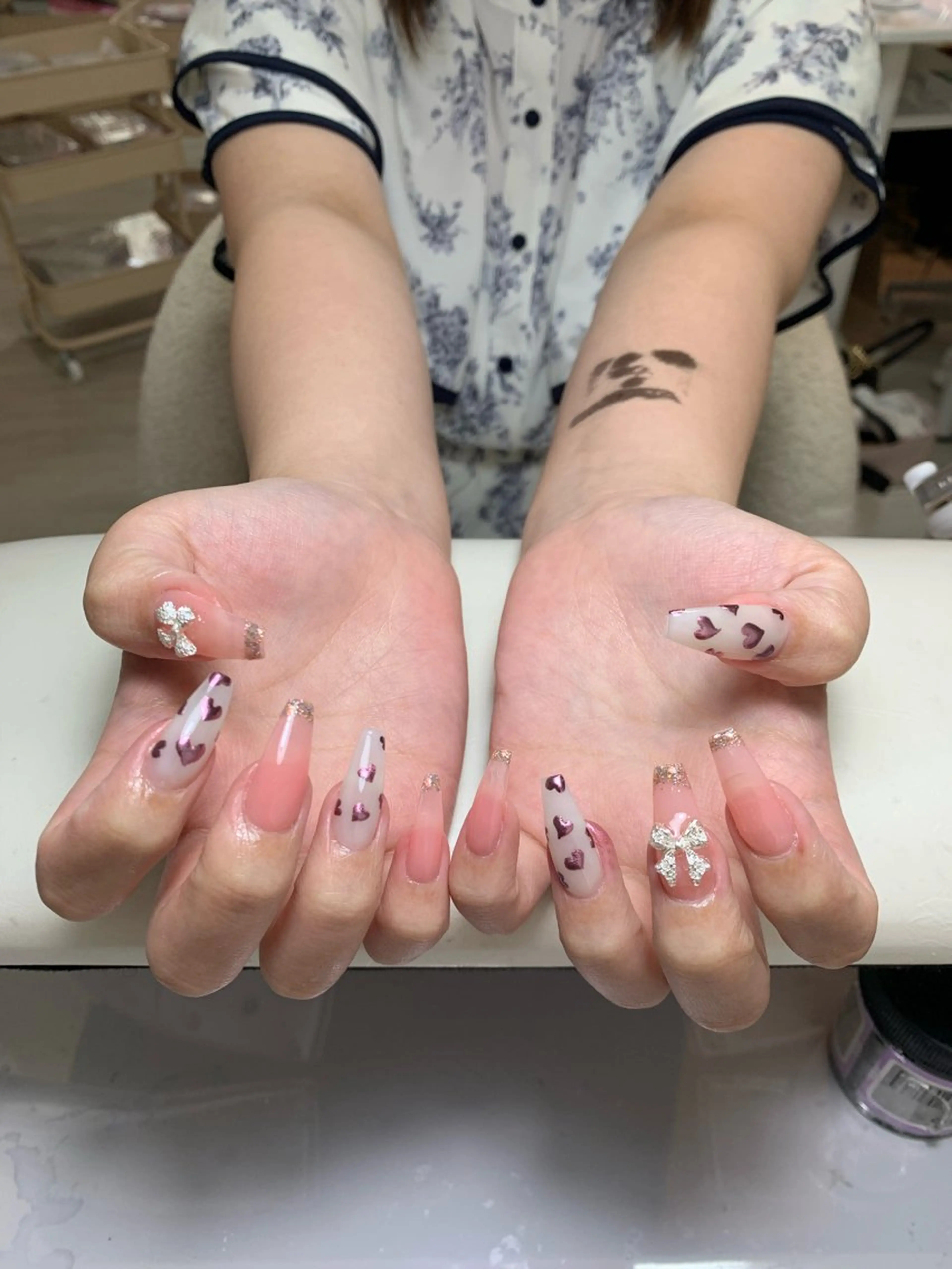 ネイル アートネイル オーロラネイル チークネイル 長さ出し フットネイル ハンドネイル Cloudy Chan 歌舞伎町のネイルデザイン