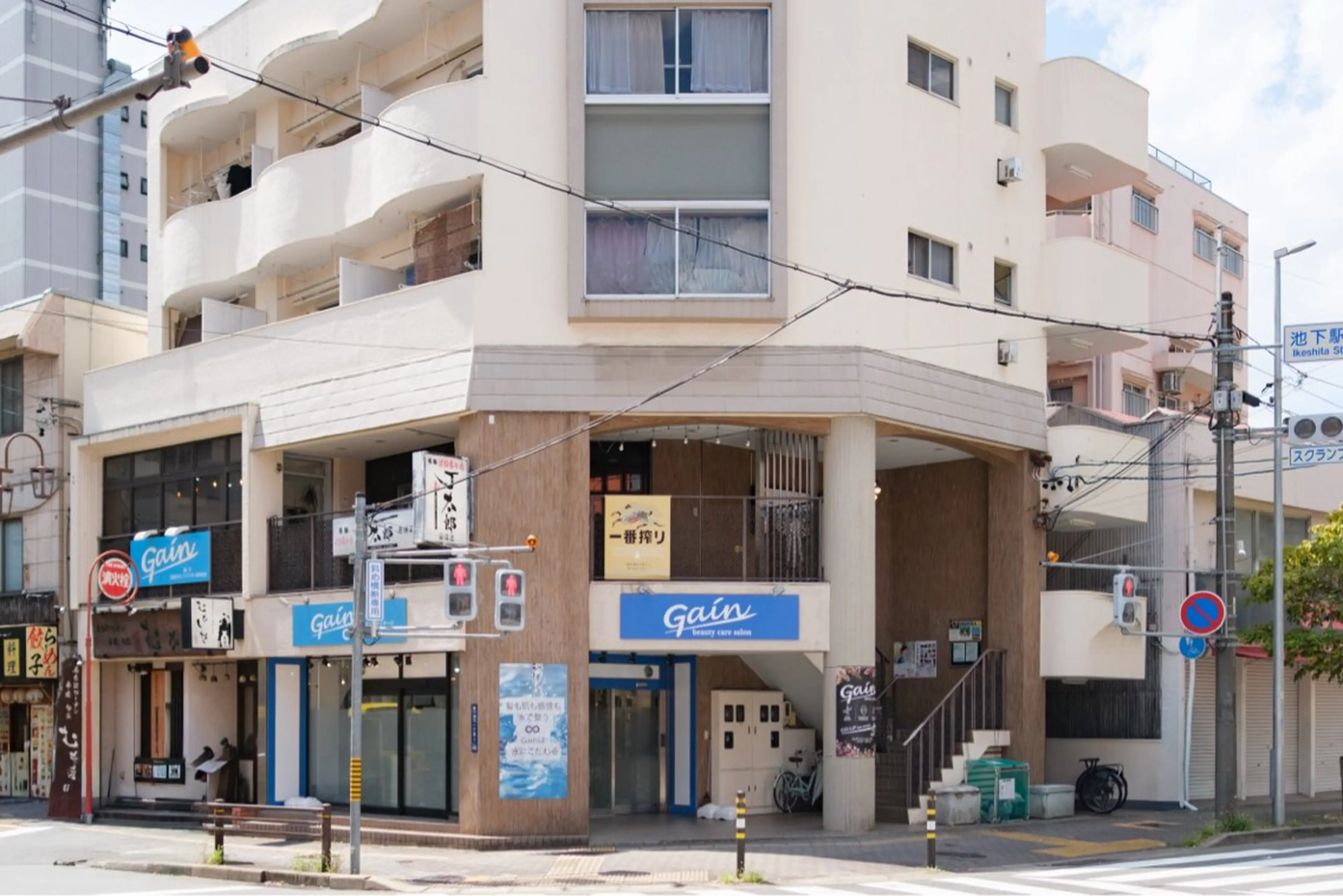 ショート カラー パーマ メンズ メンズブリーチ メンズハイライト メンズパーマ スペインカール スパイキーショート カット パーマ トリートメント Gain KAKKY 名古屋/池下駅3分のヘアスタイル