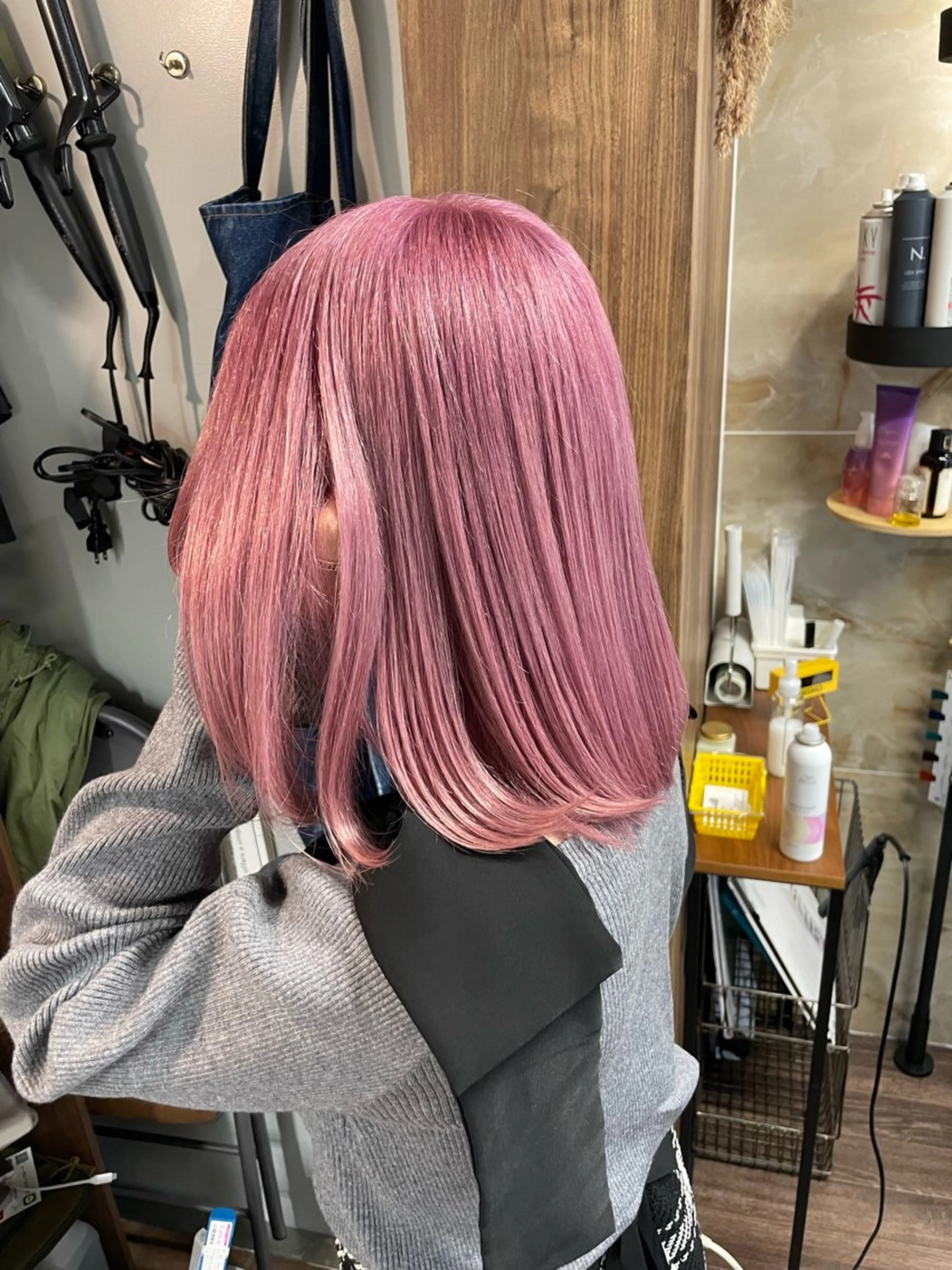 ミディアム カラー ピンクカラー ヘアカラー トリートメント Lull1人美容室 バレイヤージュのヘアスタイル