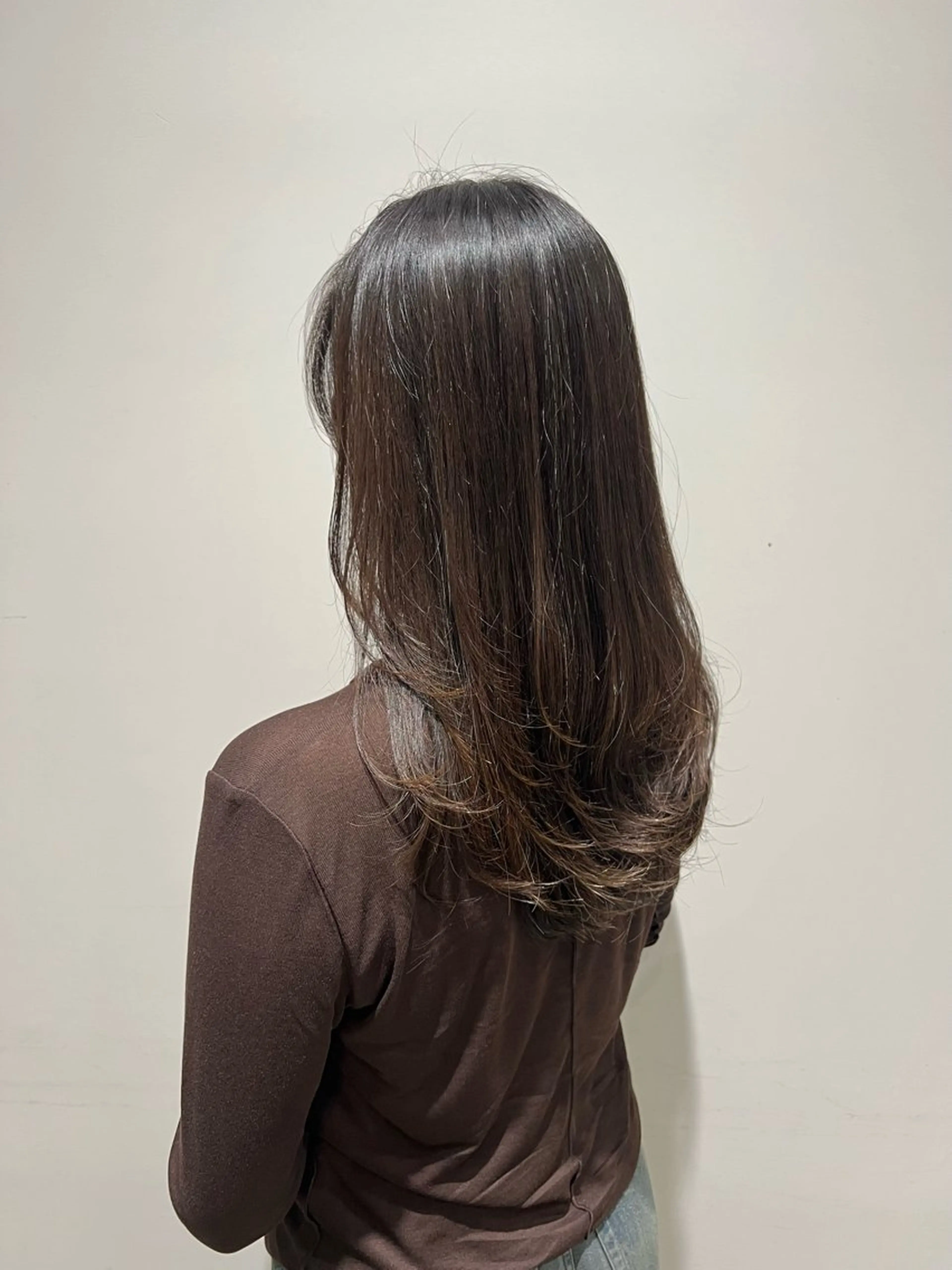 ロング レイヤーカット カット ヘアカラー トリートメント Helena みなつのヘアスタイル