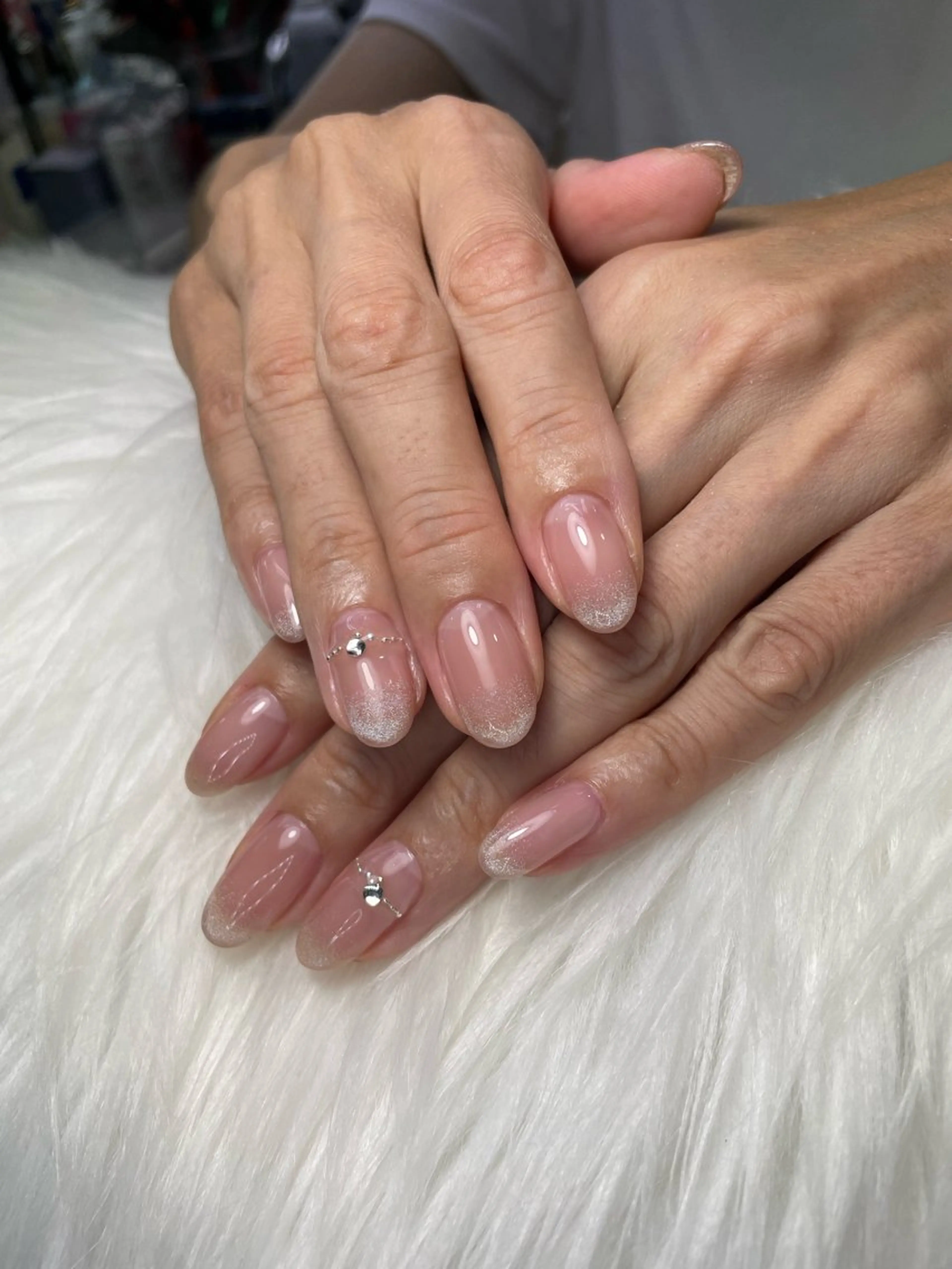 ネイル オーロラネイル グラデーション 美容室るーじゅ所属・美容室 るーじゅ/しいの木台のマツエク・マツパデザイン