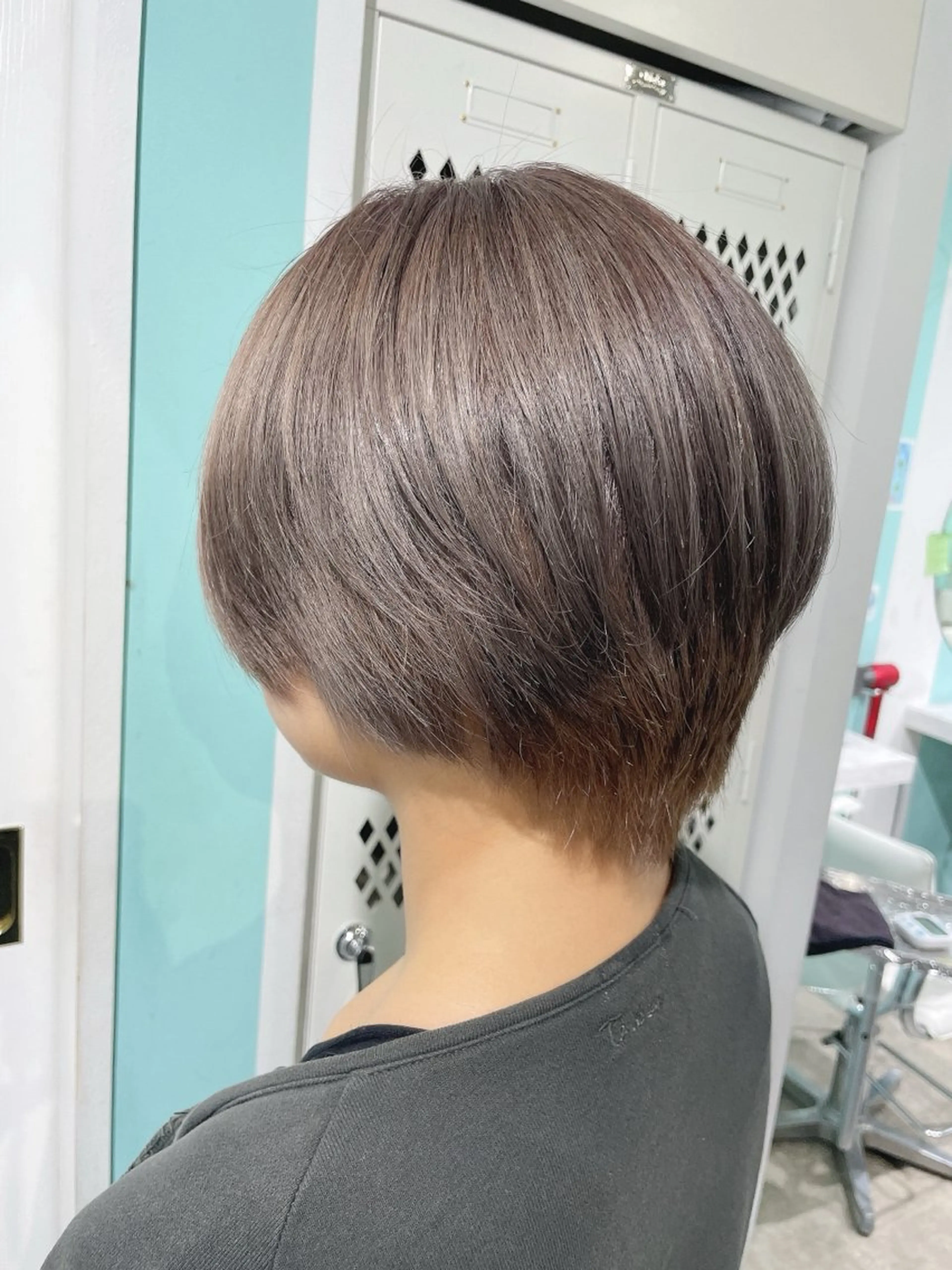 ショート アッシュ ヘアカラー 原 千景のヘアスタイル