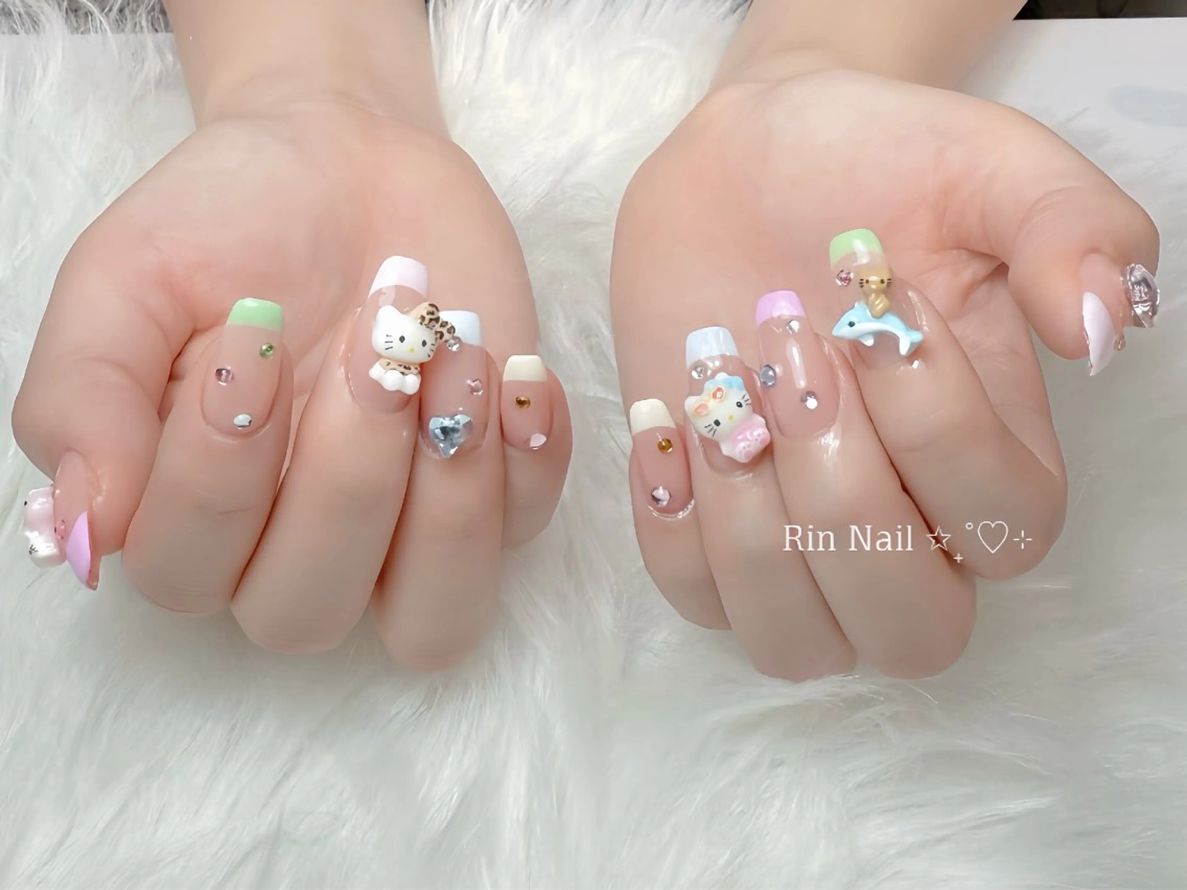 ネイル オーロラネイル ブルー フラワーネイル フットネイル グラデーション ハンドネイル Rin Nail 新大久保店のネイルデザイン