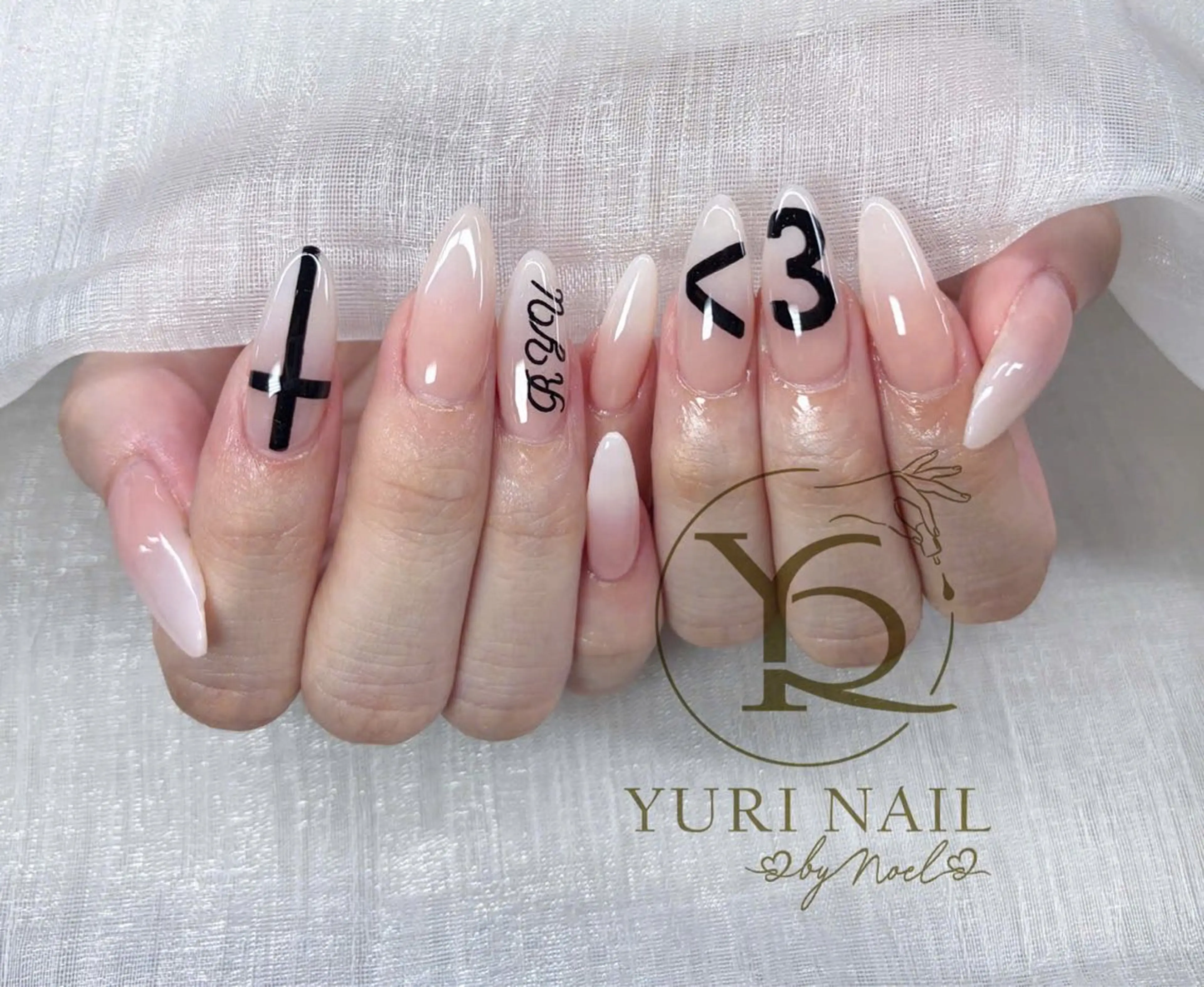 ネイル ハンドネイル フットネイル ハンドケア YURI Nail NARITAのネイルデザイン