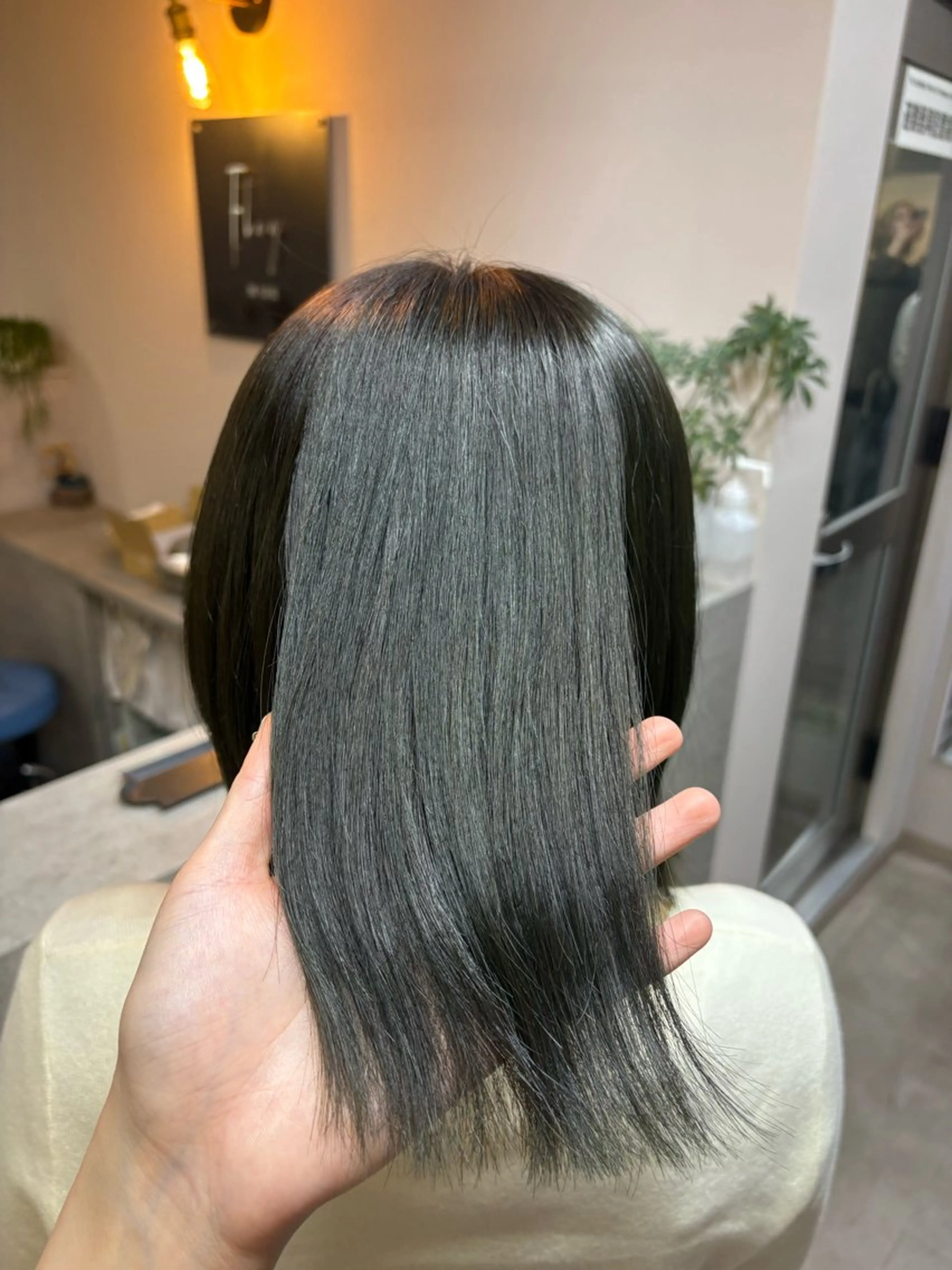 ミディアム カラー オリーブカラー カット ヘアカラー しゅり Flag hairのヘアスタイル