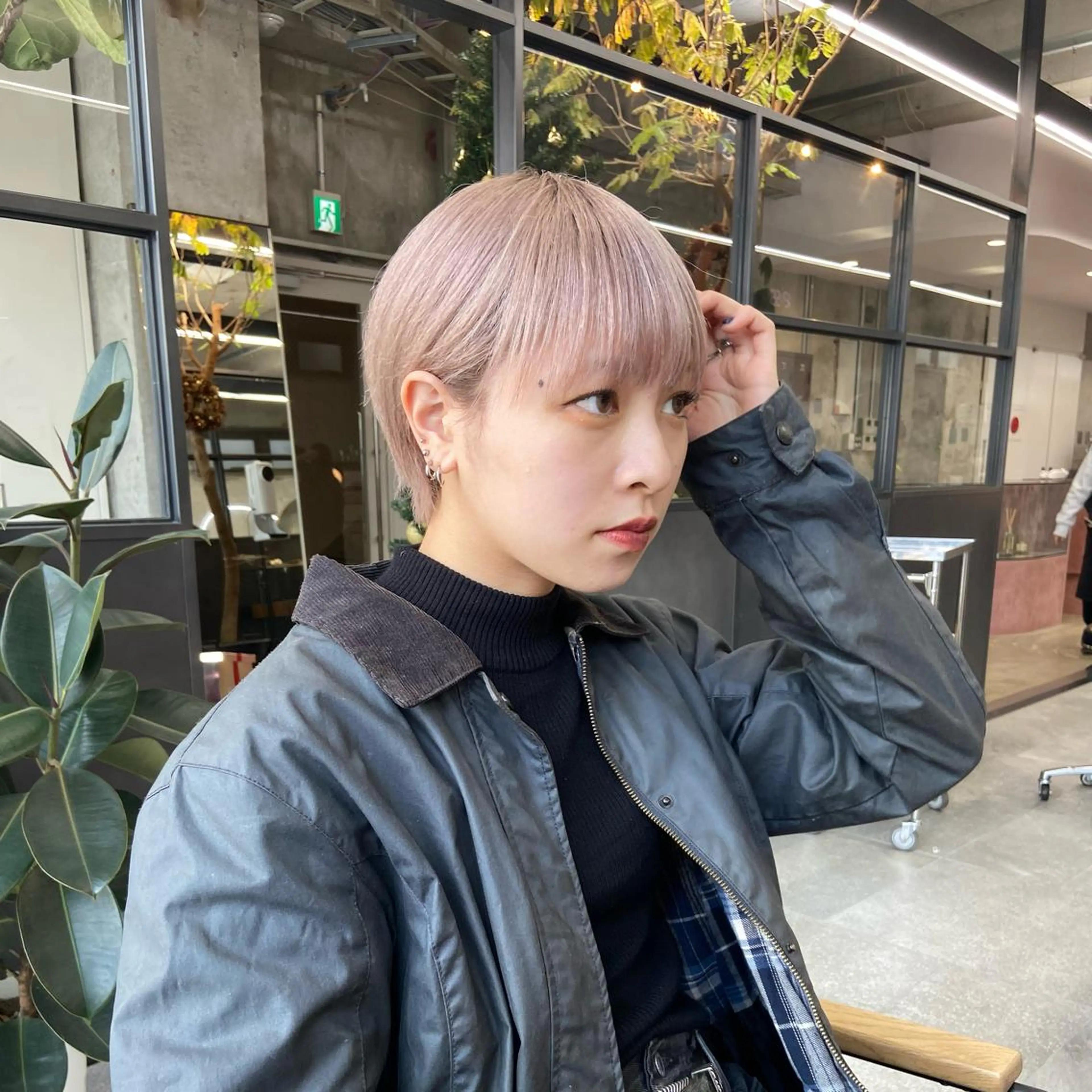 ショート カラー ベージュカラー ブリーチ カット ヘアカラー トリートメント 岡本康平/ボブ /ブリーチ/レイヤーのヘアスタイル