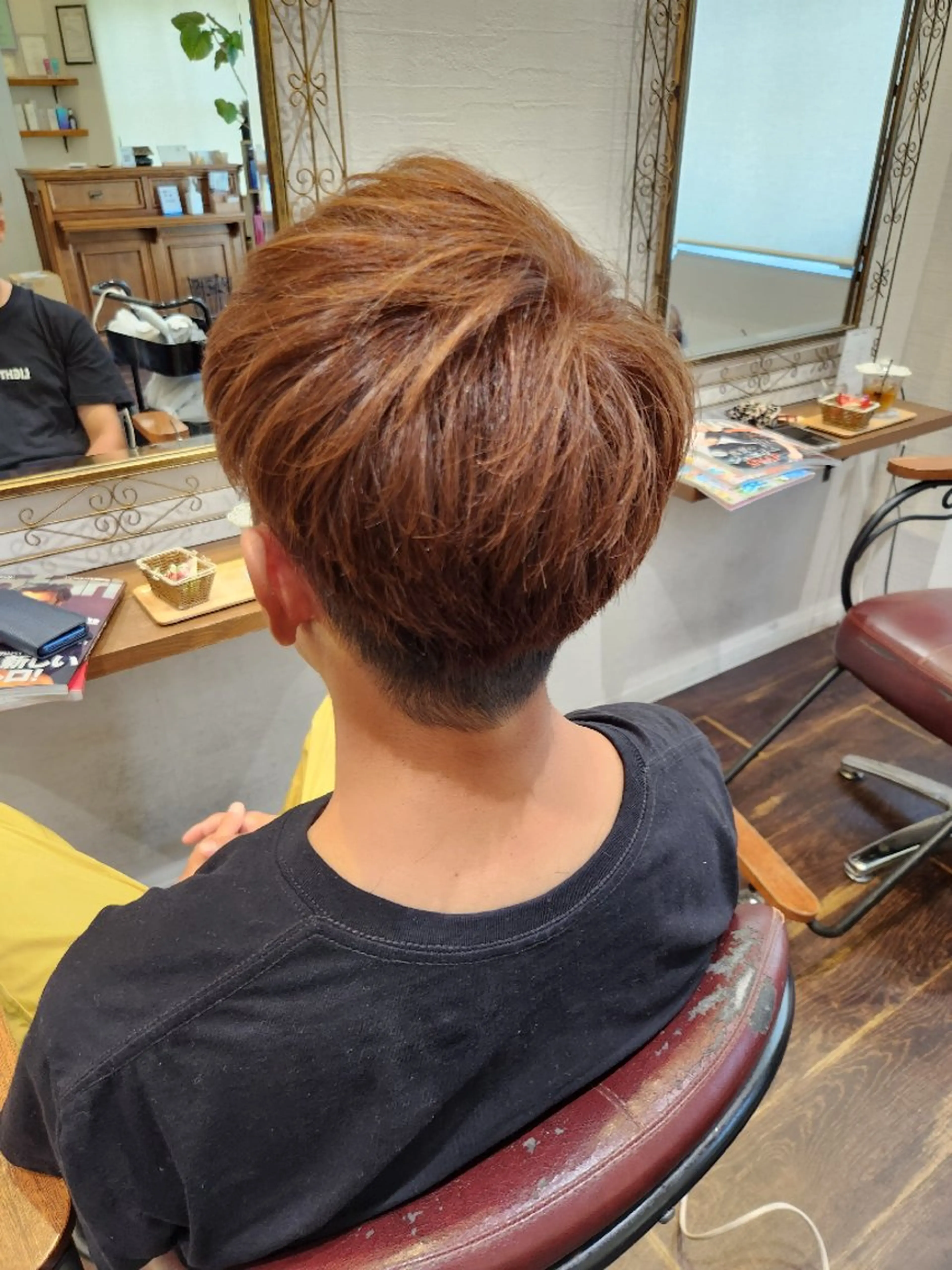 ショート 阪本 俊のヘアスタイル