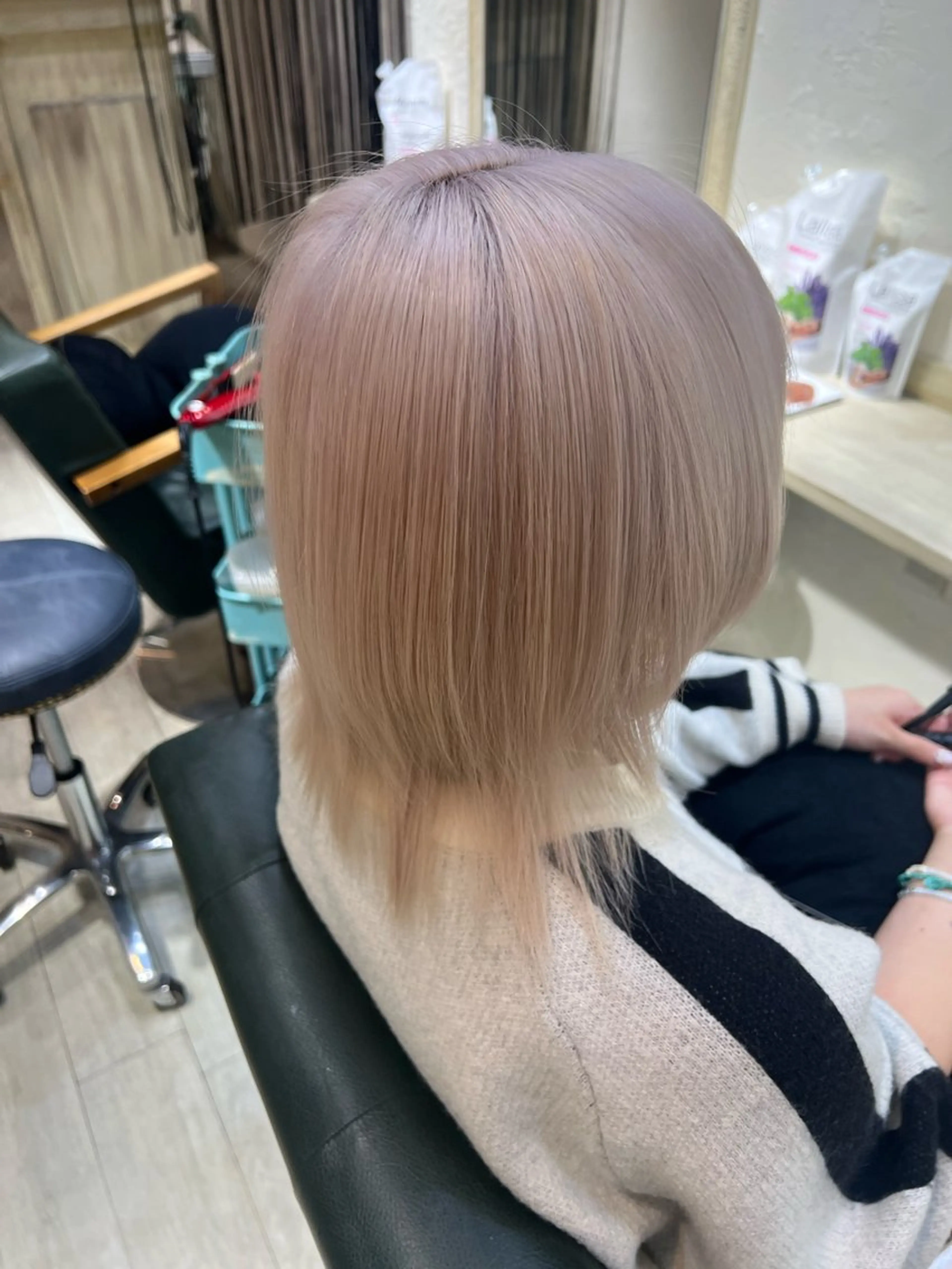 ミディアム カラー ベージュカラー ブリーチ ブロンド ブロンドベージュ たけかわ みずきのヘアスタイル