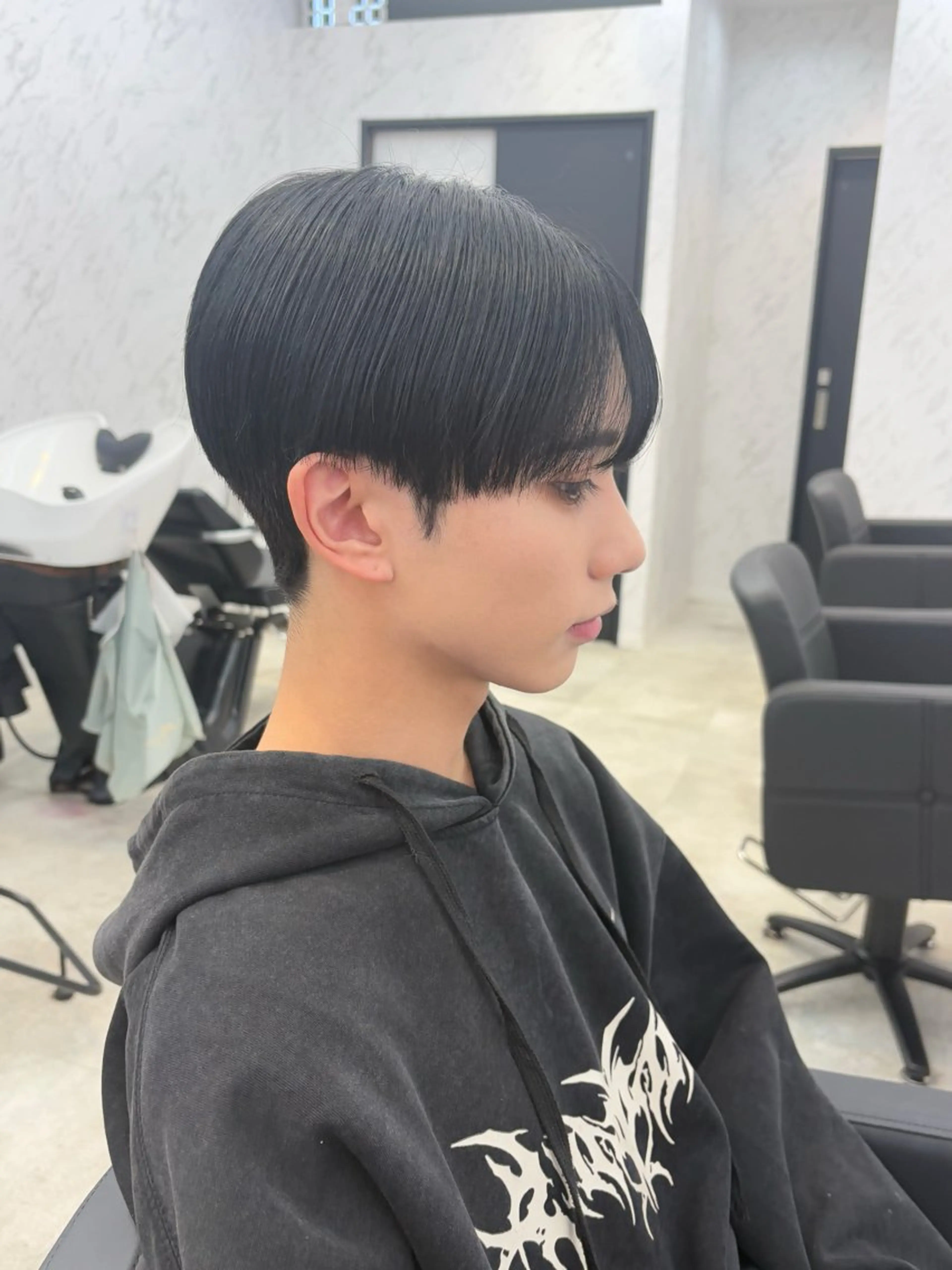 ショート カラー 黒髪 ブルーカラー ブルーブラック 韓国ヘア🎀 /♡𝓝𝓸𝓪♡のヘアスタイル