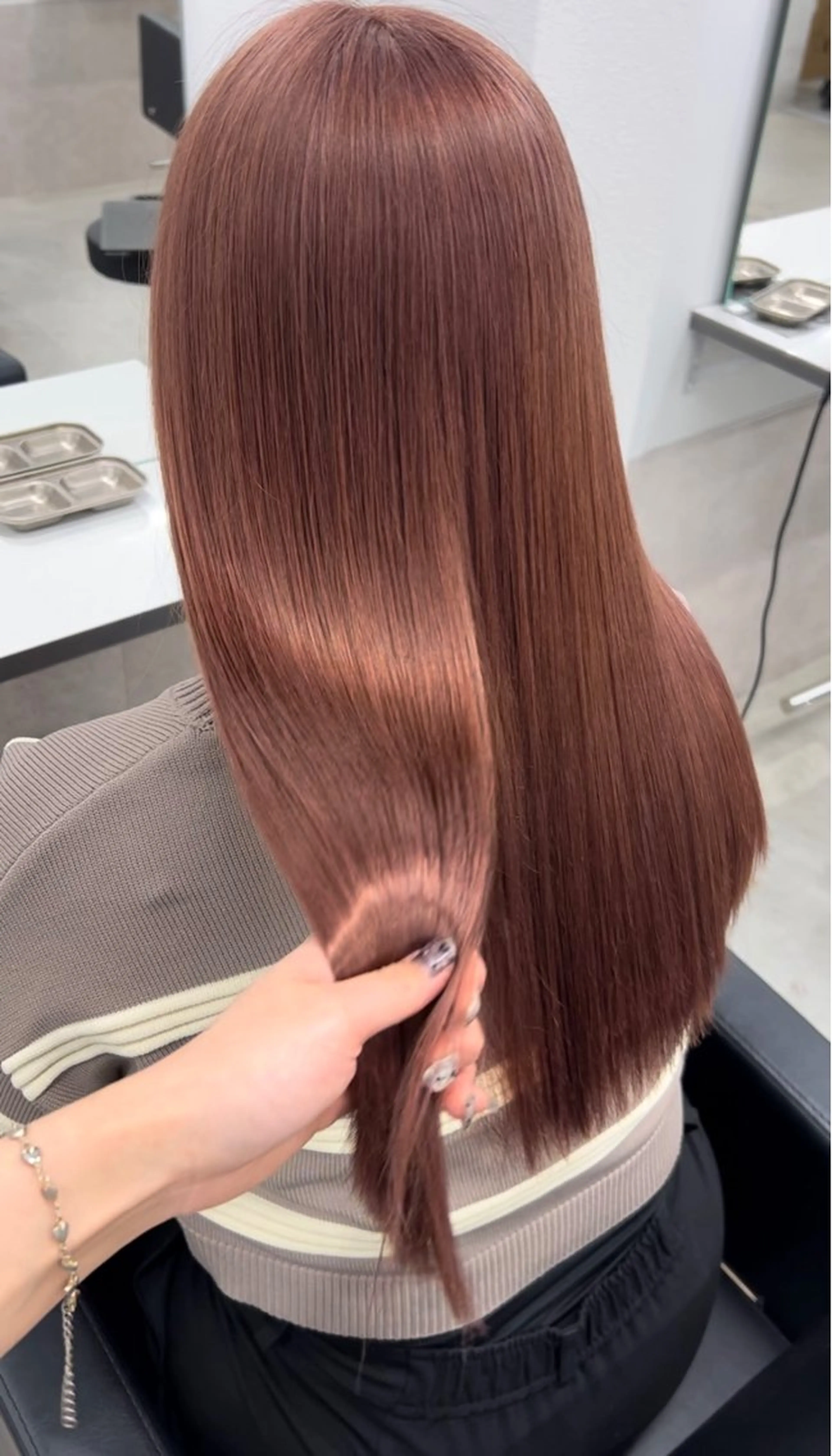 ロング ヘアカラー maya レイヤーカットのヘアスタイル