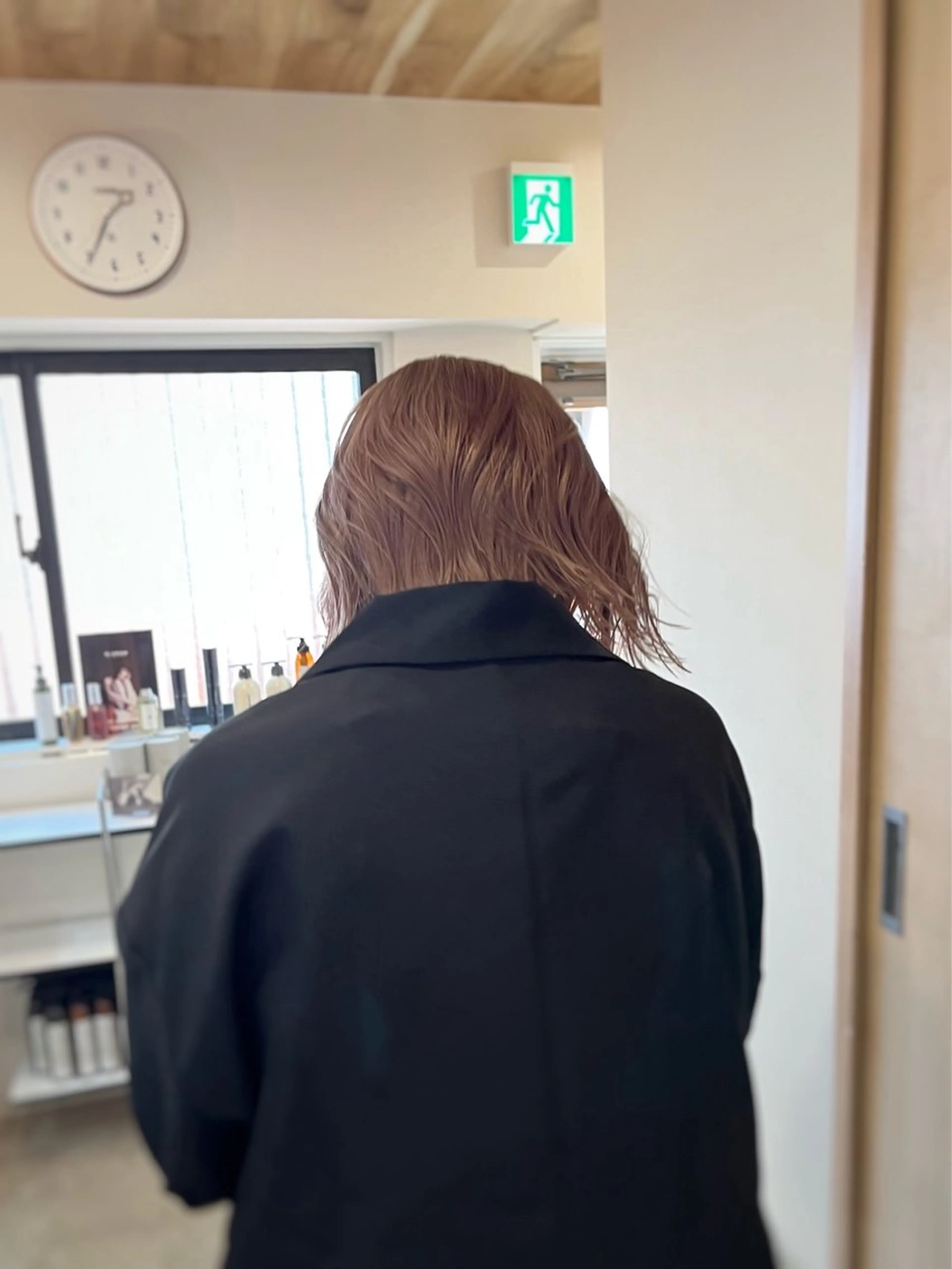 ショート カラー ブリーチ CLOVE所属・下石怜子/レイヤー/ 透明感カラーのヘアスタイル