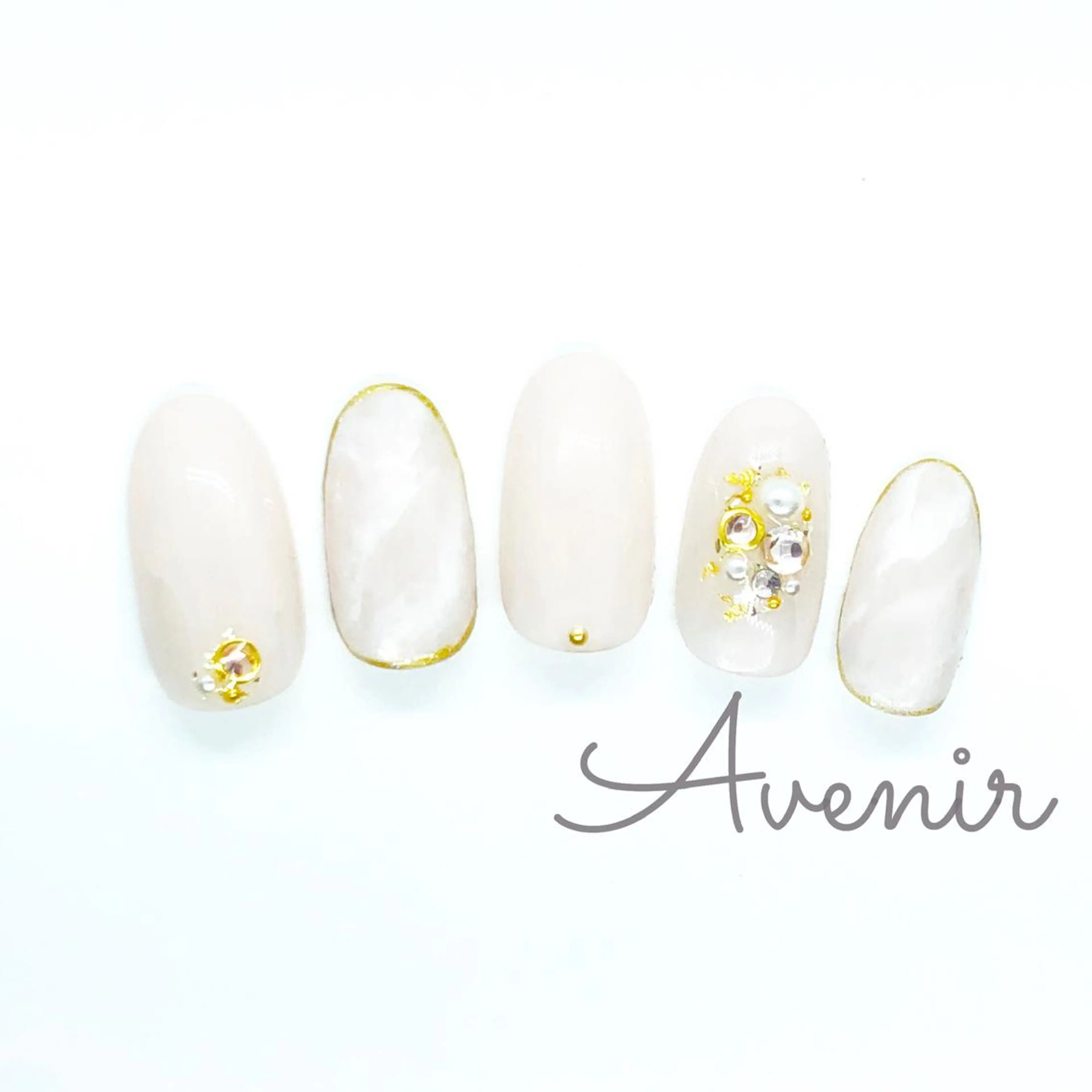 ネイル Avenir 表参道 nail＆eye予約のネイルデザイン
