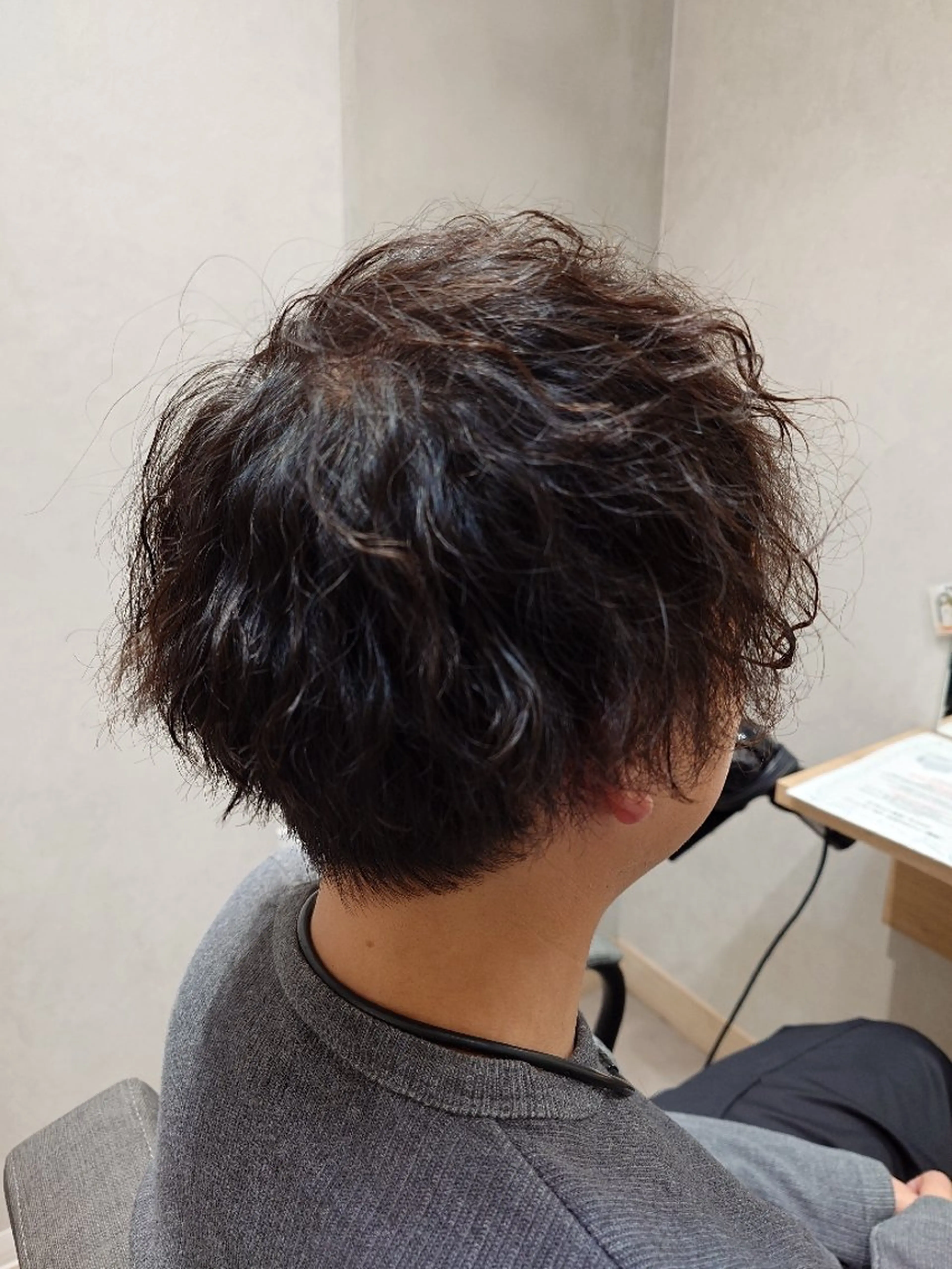 🌟メンズ大人気🌟【魔法のmarrbマイクロバブル付】カット+ツイストスパイラルパーマ+ 電気ブラシケ頭皮ケアの写真