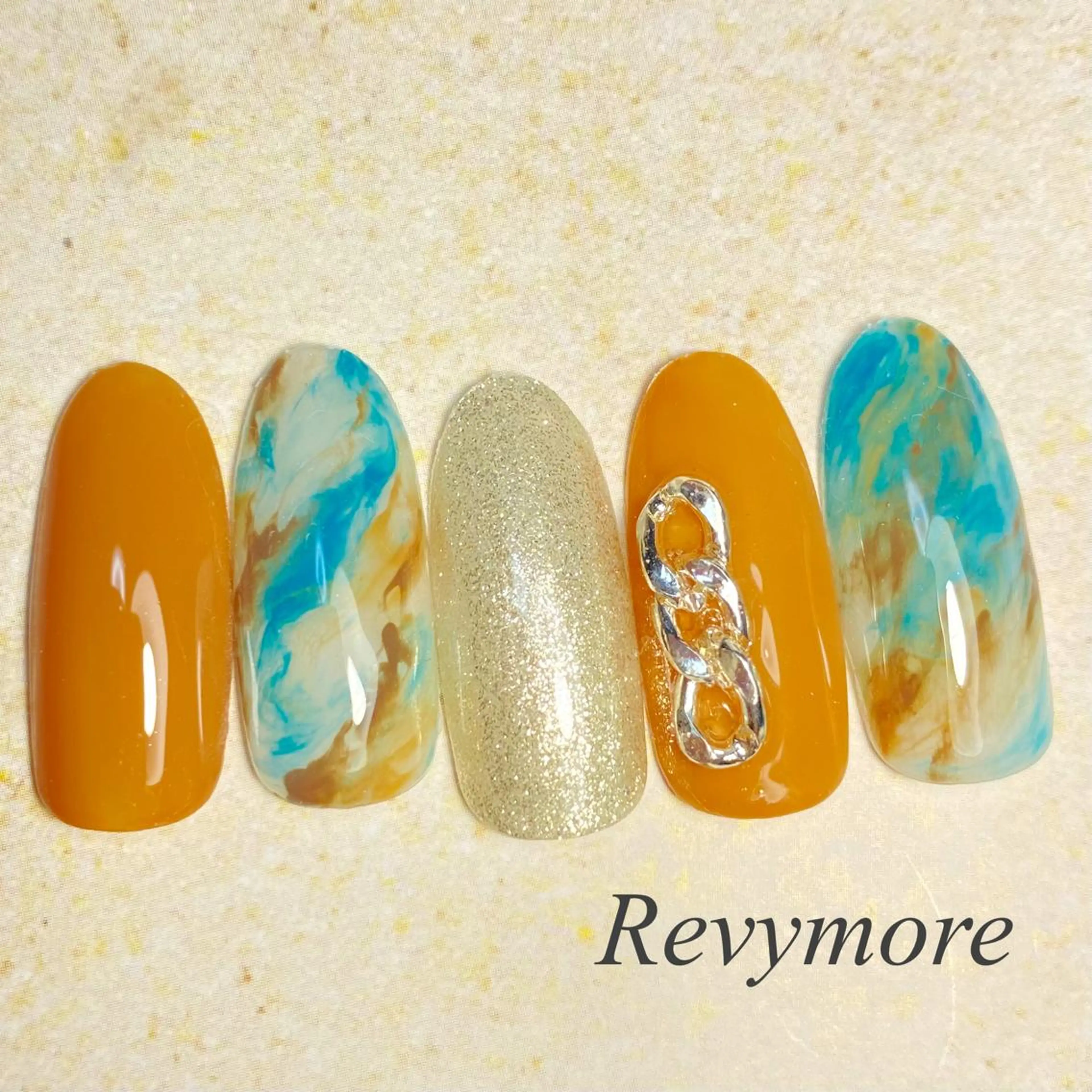 ミディアム ネイル 韓国風ヘア ジェルネイル キラキラネイル 韓国ネイル ニュアンスネイル nail salon Revymoreのネイルデザイン