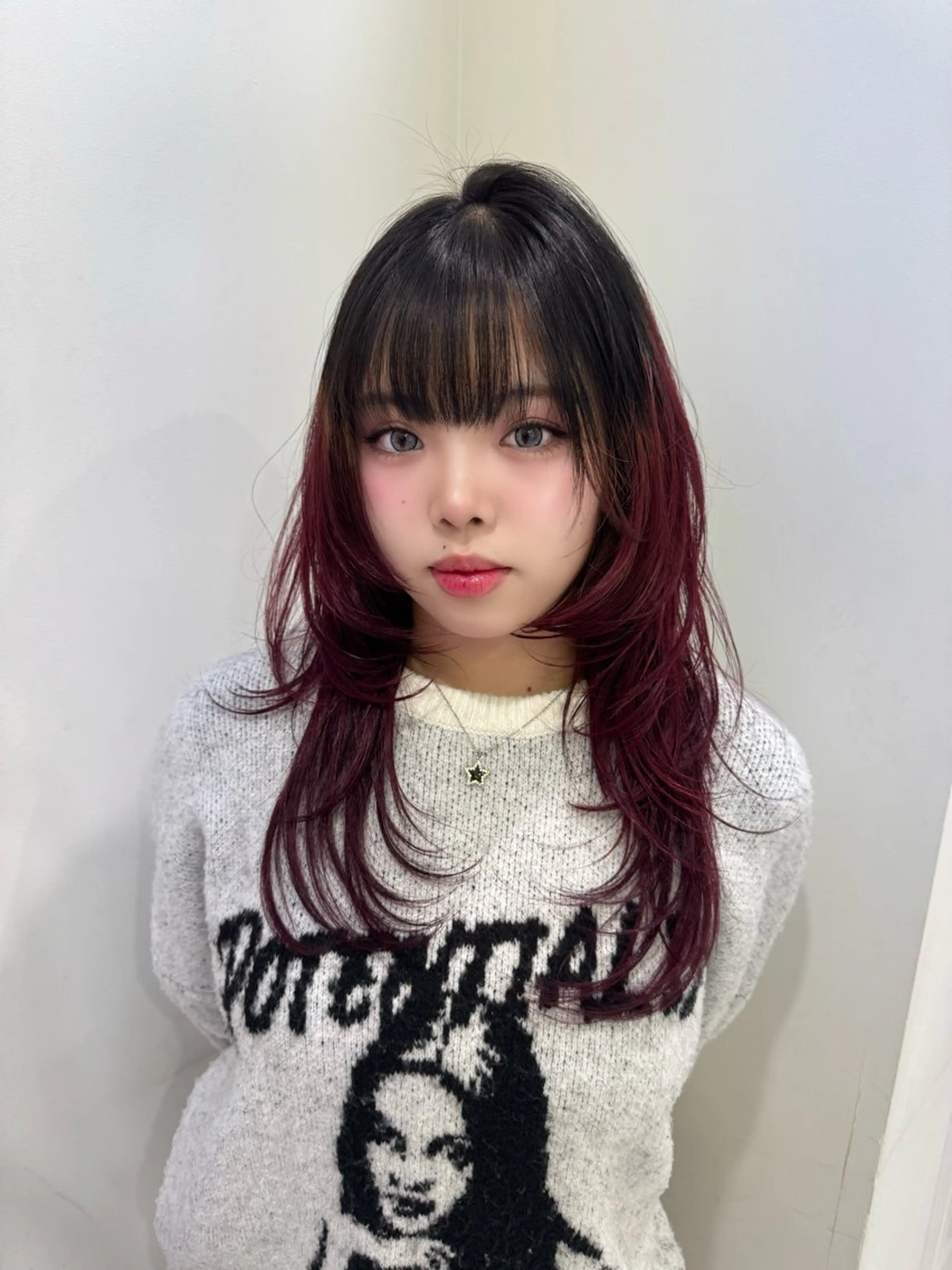 ロング カラー ヘアアレンジ ヘアカラー トリートメント ヘッドスパ ヘアセット 韓国レイヤーカット /韓国トレンドカラーのヘアスタイル