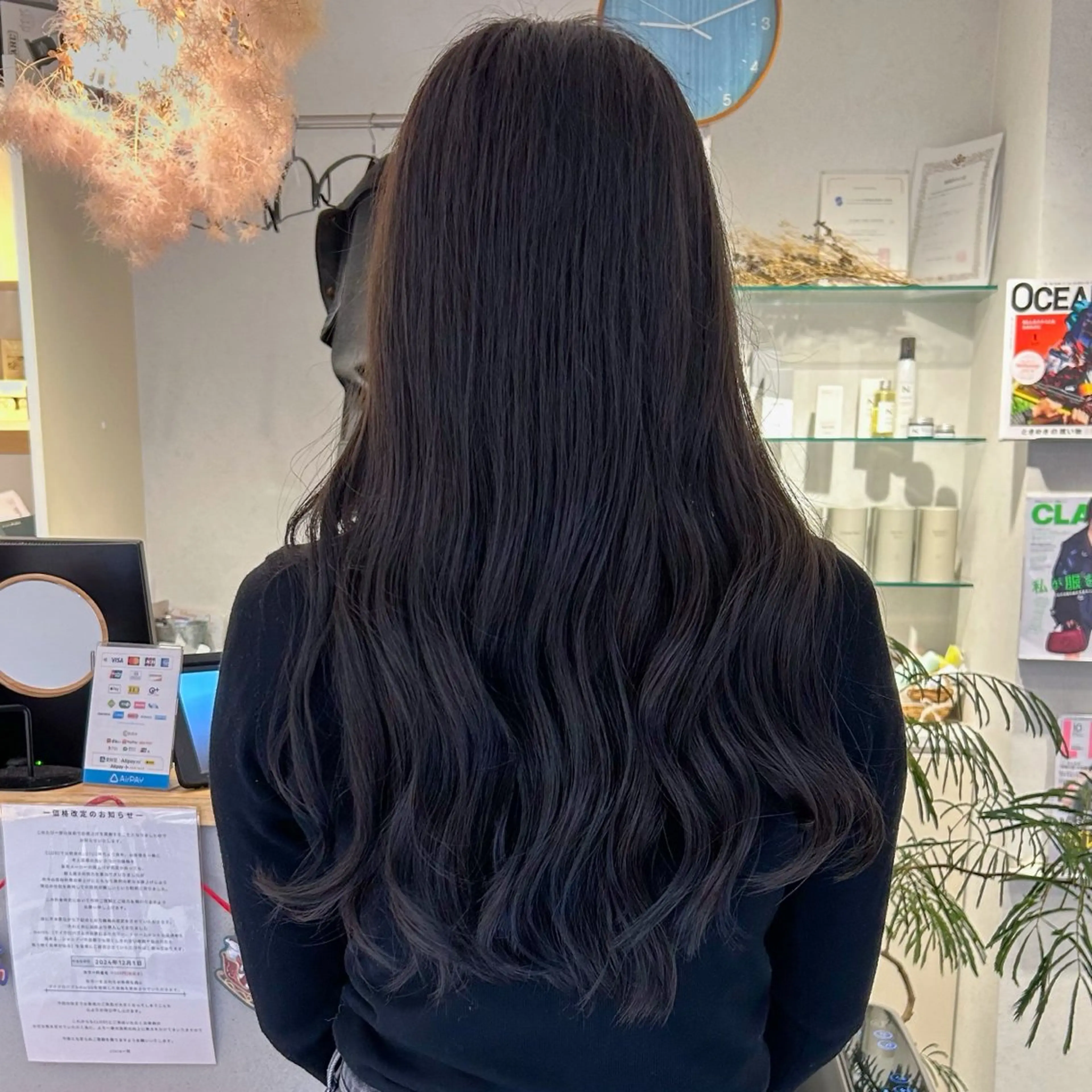 ロング カラー アッシュ アッシュグレー ヘアカラー 甲斐 瑞稀のヘアスタイル