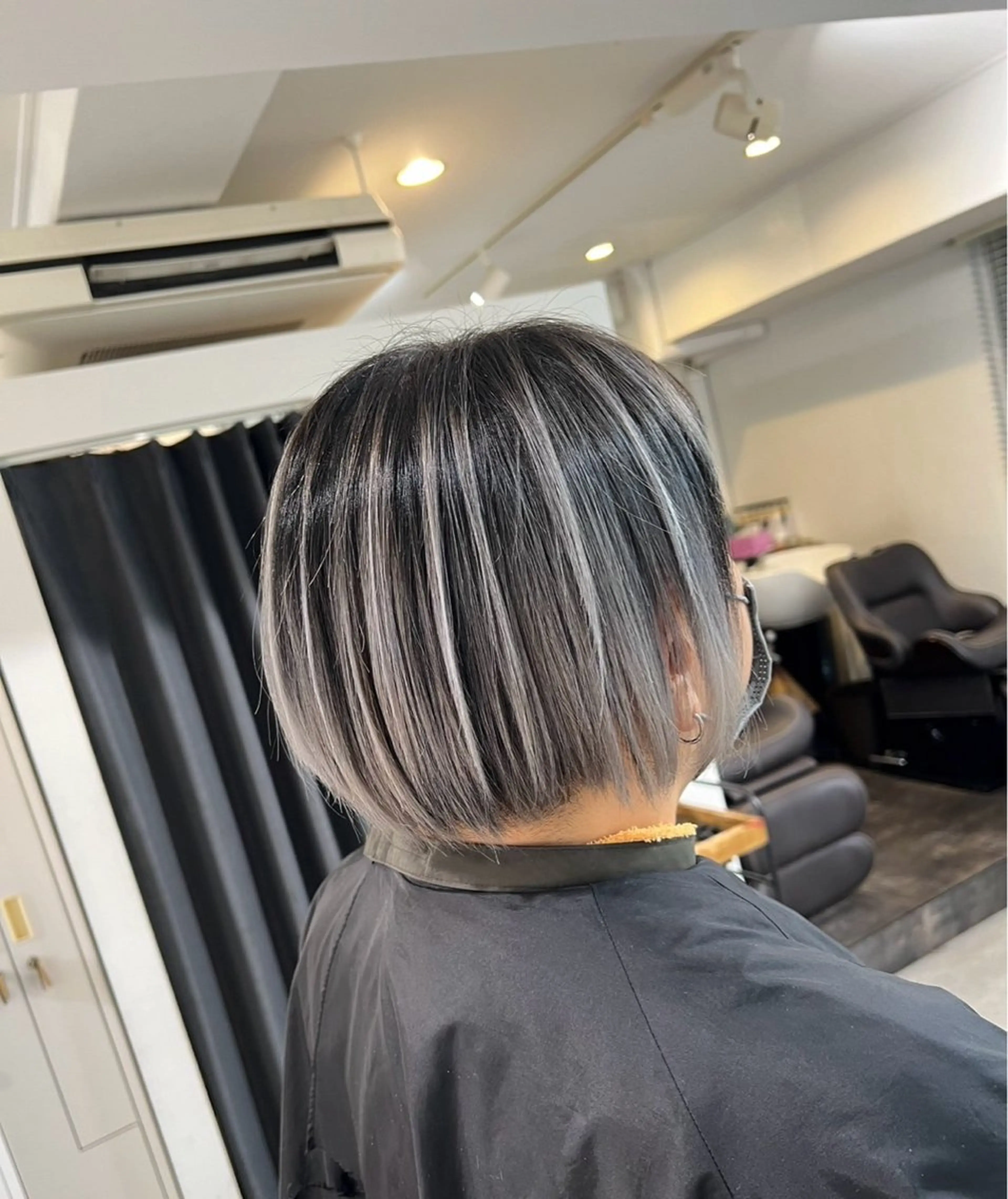 ショート カラー バレイヤージュ シルバー ホワイトシルバー レイヤーカット ヘアカラー トリートメント 指名数No.1 /NAOYAのヘアスタイル