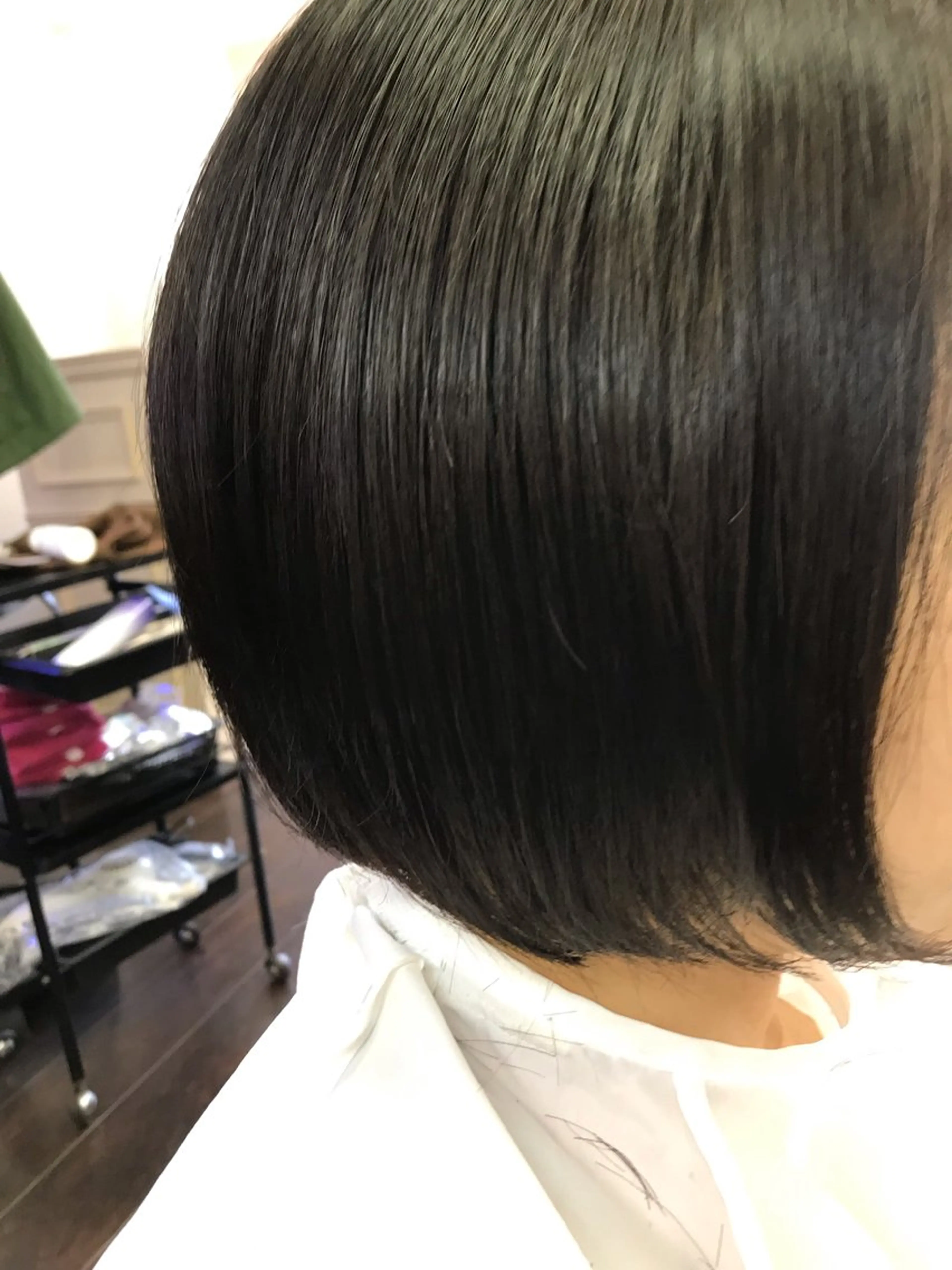 メテオ髪質改善ストレート　前髪と生え際2​〜​3cm幅をナチュラルな前髪髪と表面のパヤパヤ毛の改善するメニューです。の写真