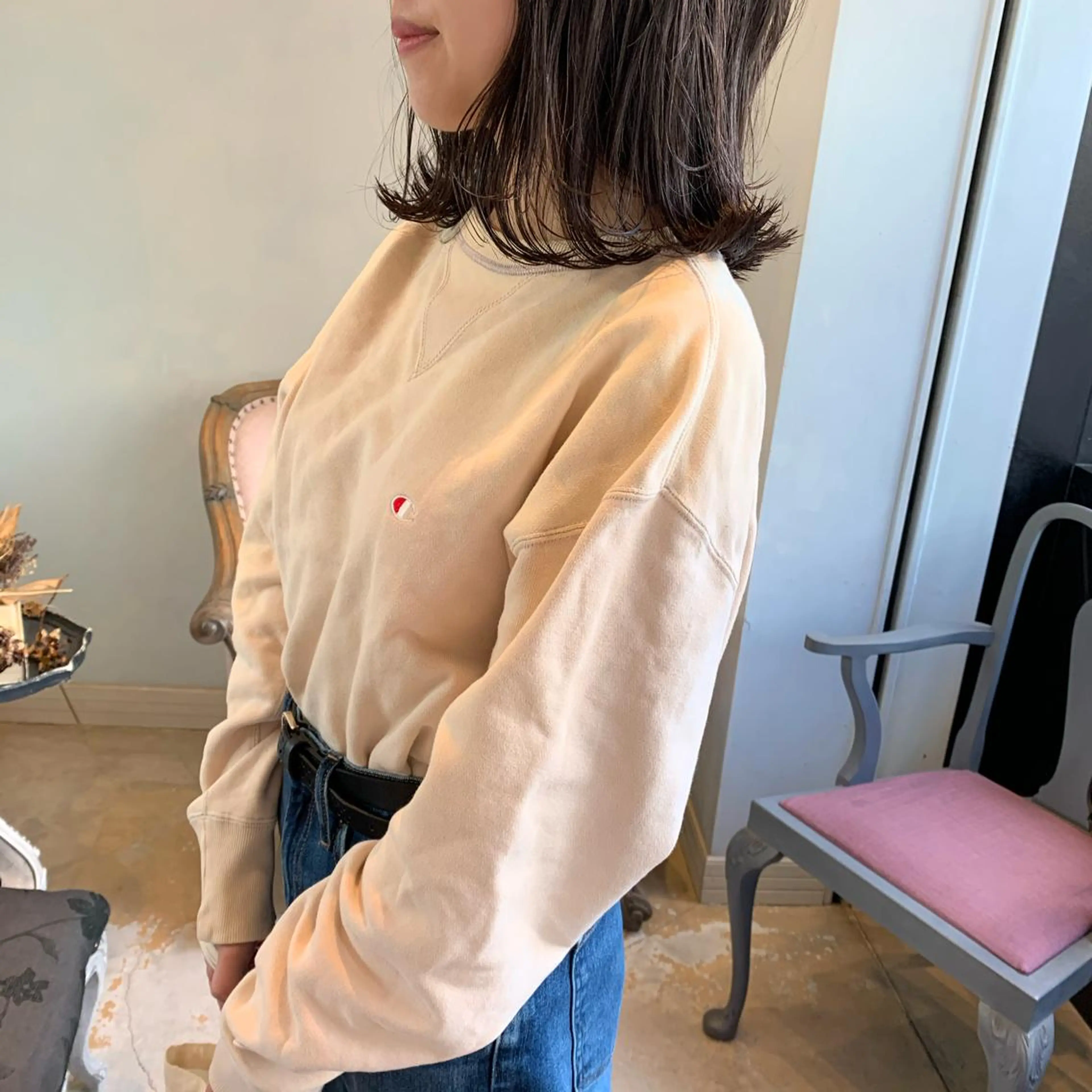 セミロング SAKINO． ベージュカラーのヘアスタイル