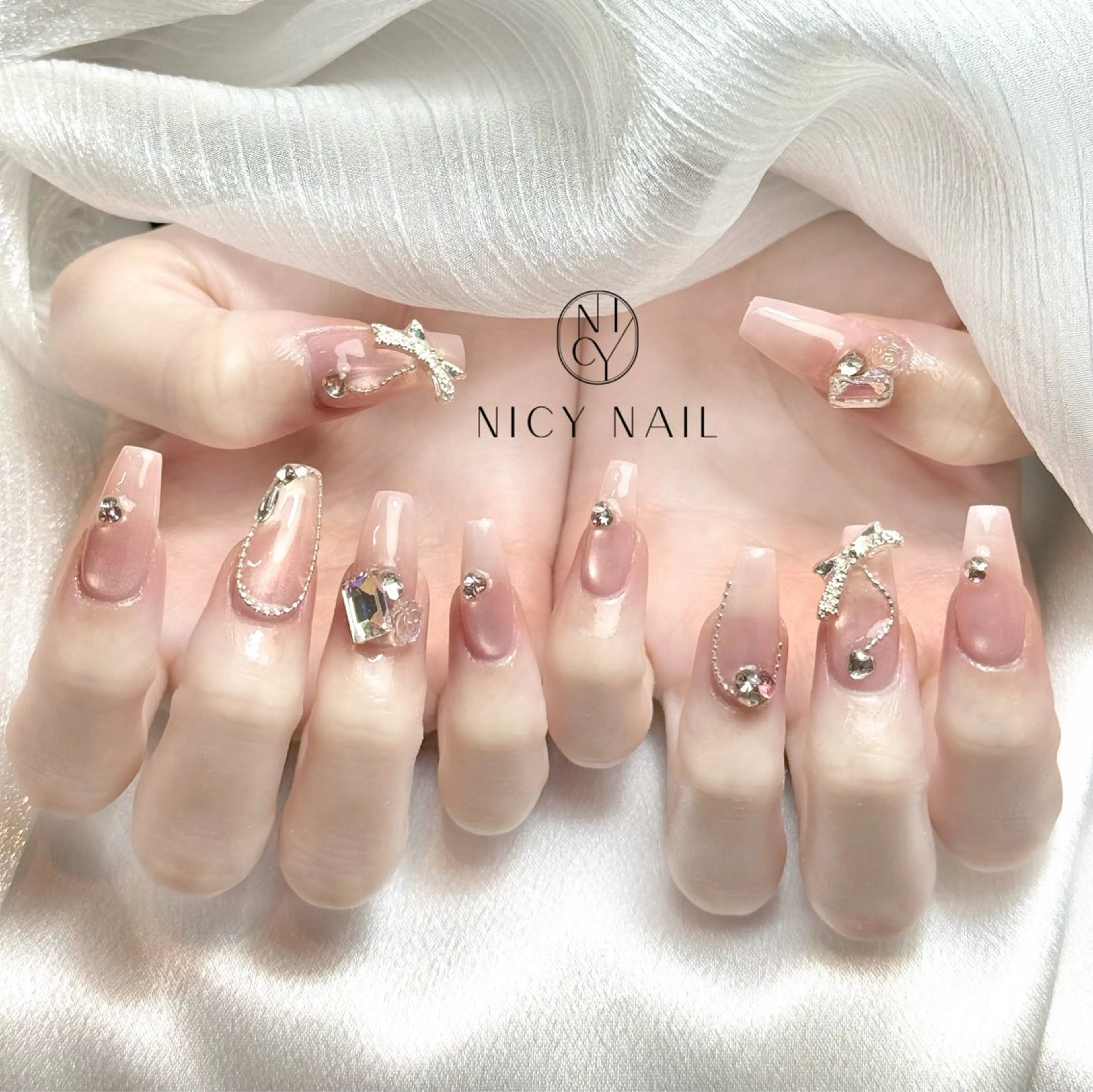 ネイル アートネイル オーロラネイル ブルー チークネイル フットネイル ハンドネイル NICY NAIL 池袋のネイルデザイン