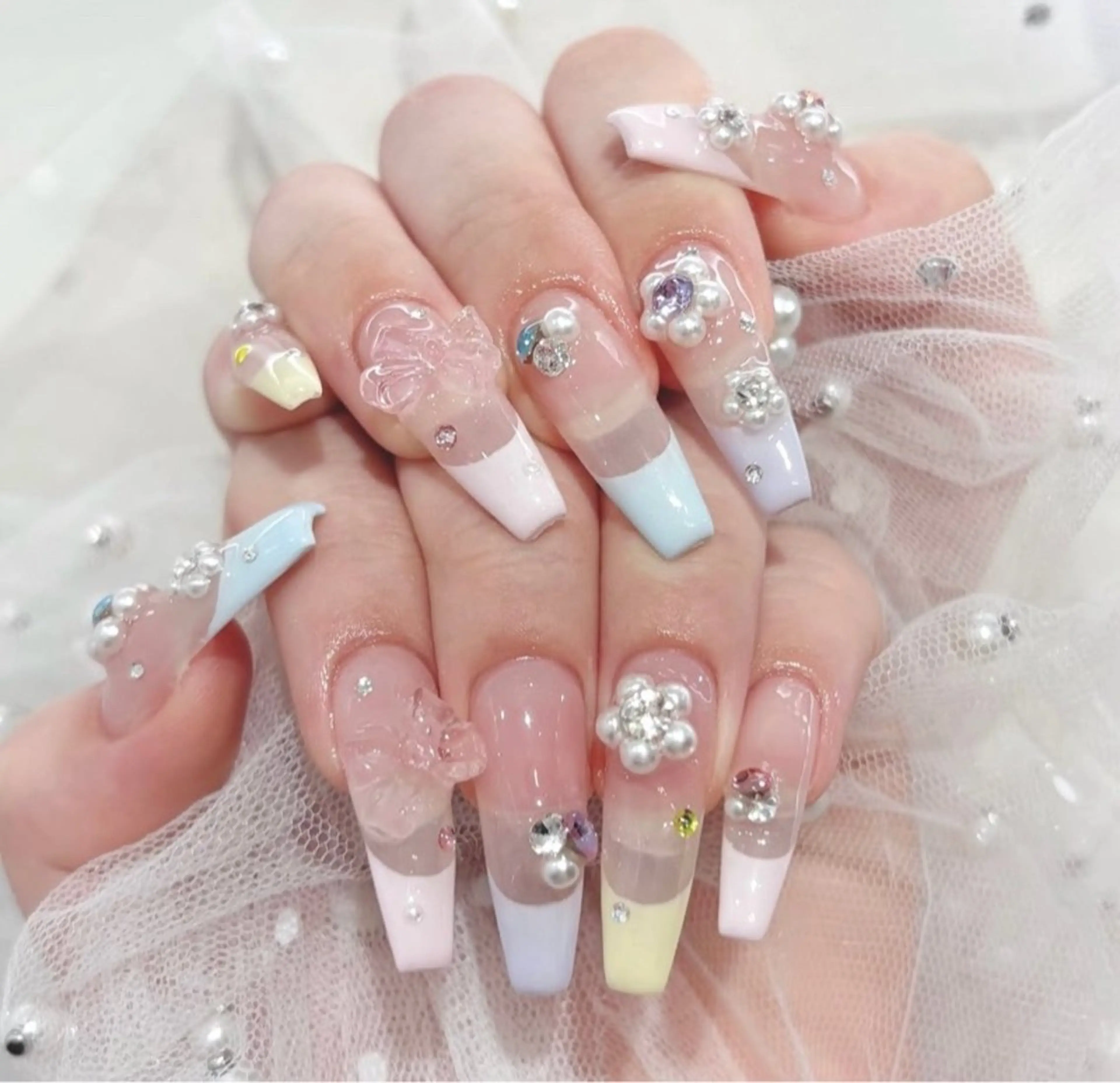 ネイル オーロラネイル フレンチネイル ジェルネイル ハロウィン キラキラネイル ハンドネイル H.baby Nail Salonのネイルデザイン