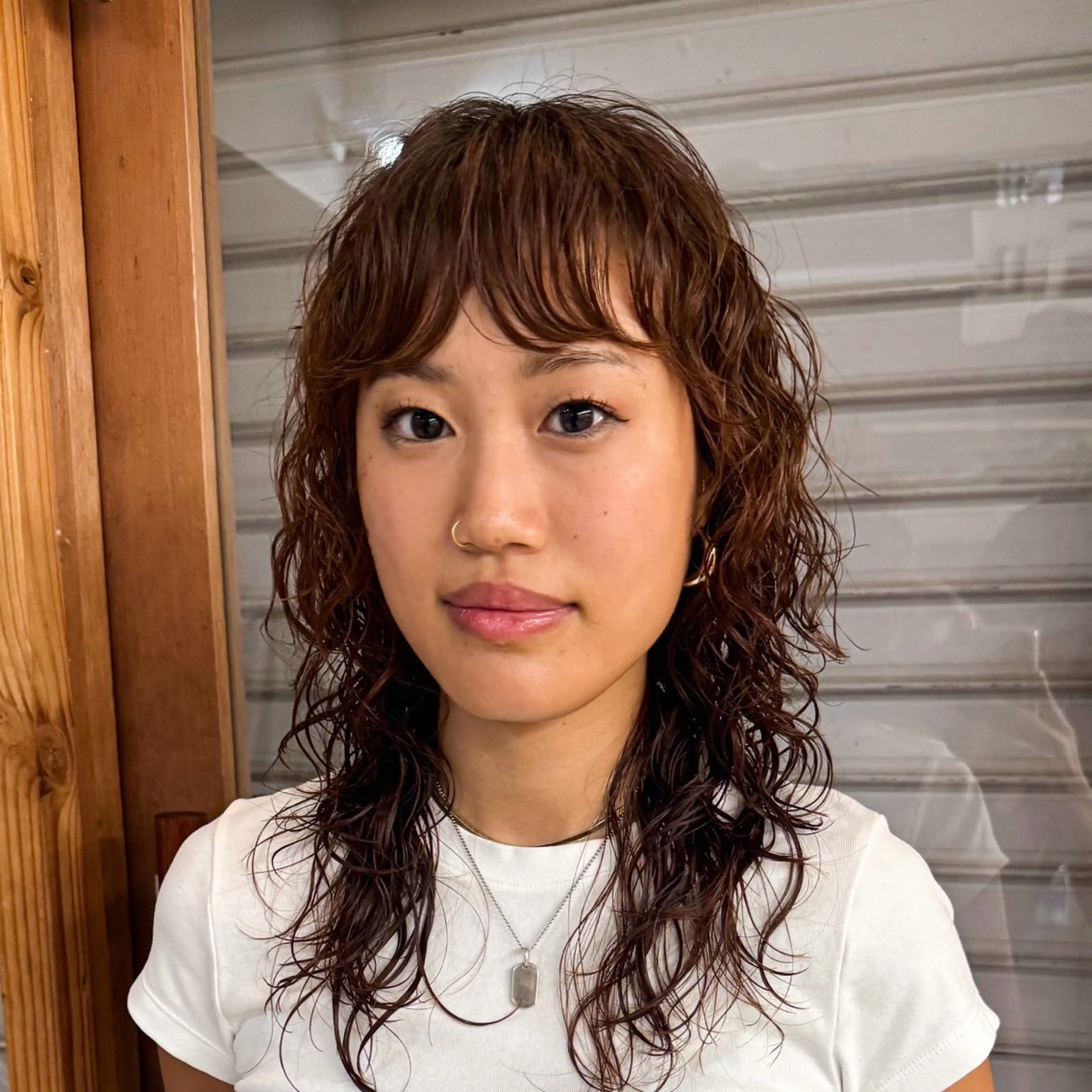 ミディアム パーマ ミディアムパーマ ボブ 顔まわりレイヤー レイヤーカット ウルフカット 岸本 和浩のヘアスタイル