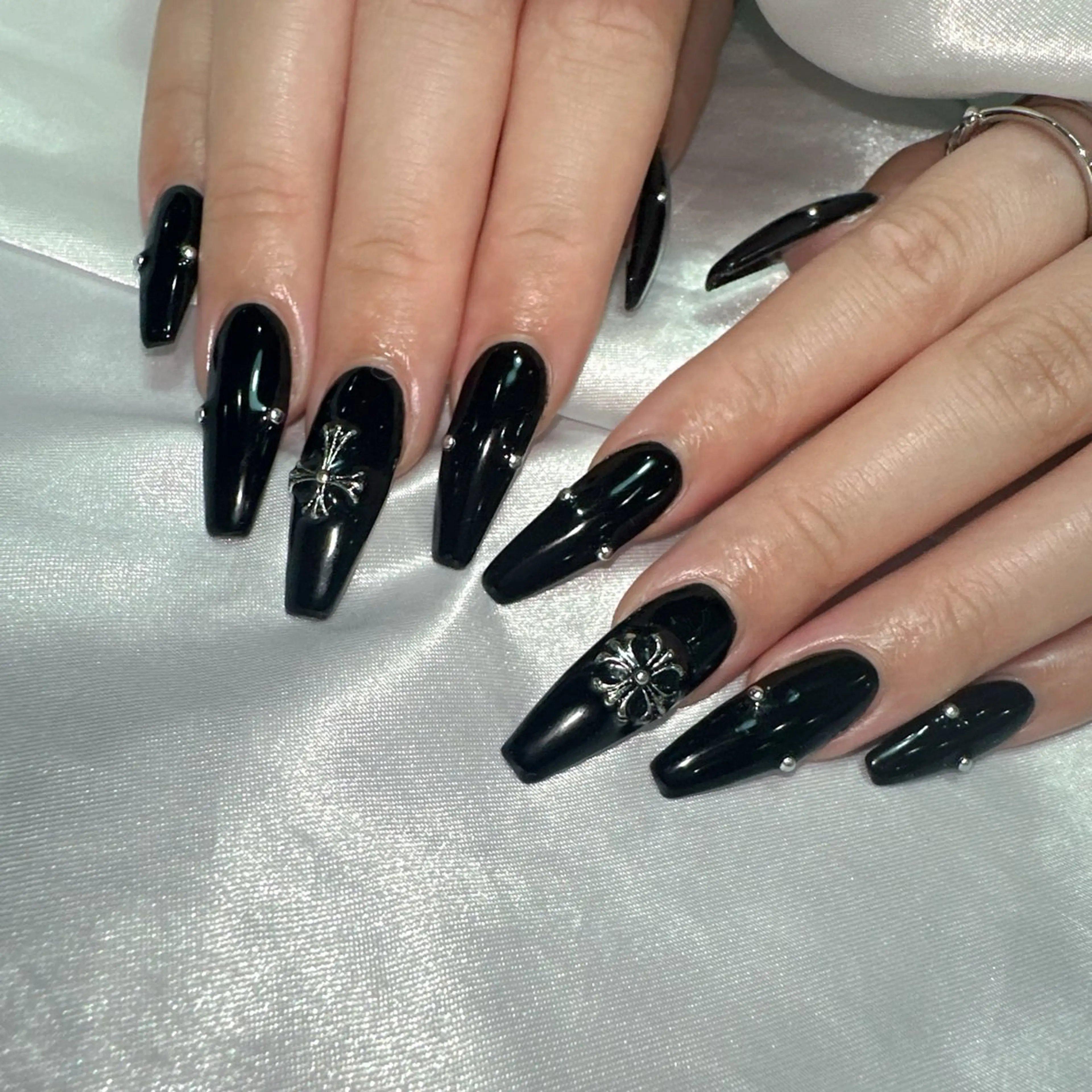 ネイル アートネイル フラッシュネイル フレンチネイル ジェルネイル ガラスフレンチ ハンドネイル You&Me Miyuのネイルデザイン