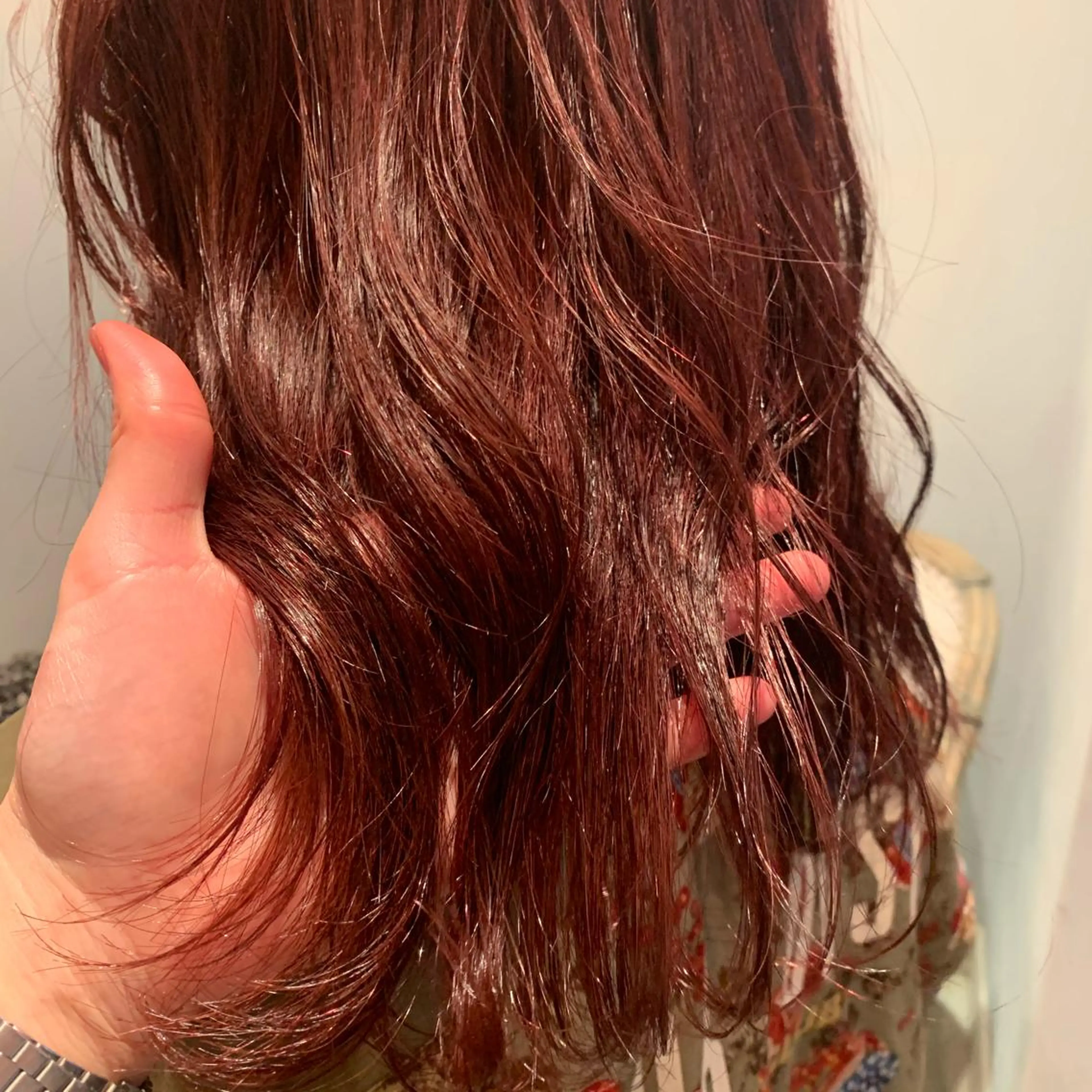 ロング SAKINO. ベージュカラーのヘアスタイル