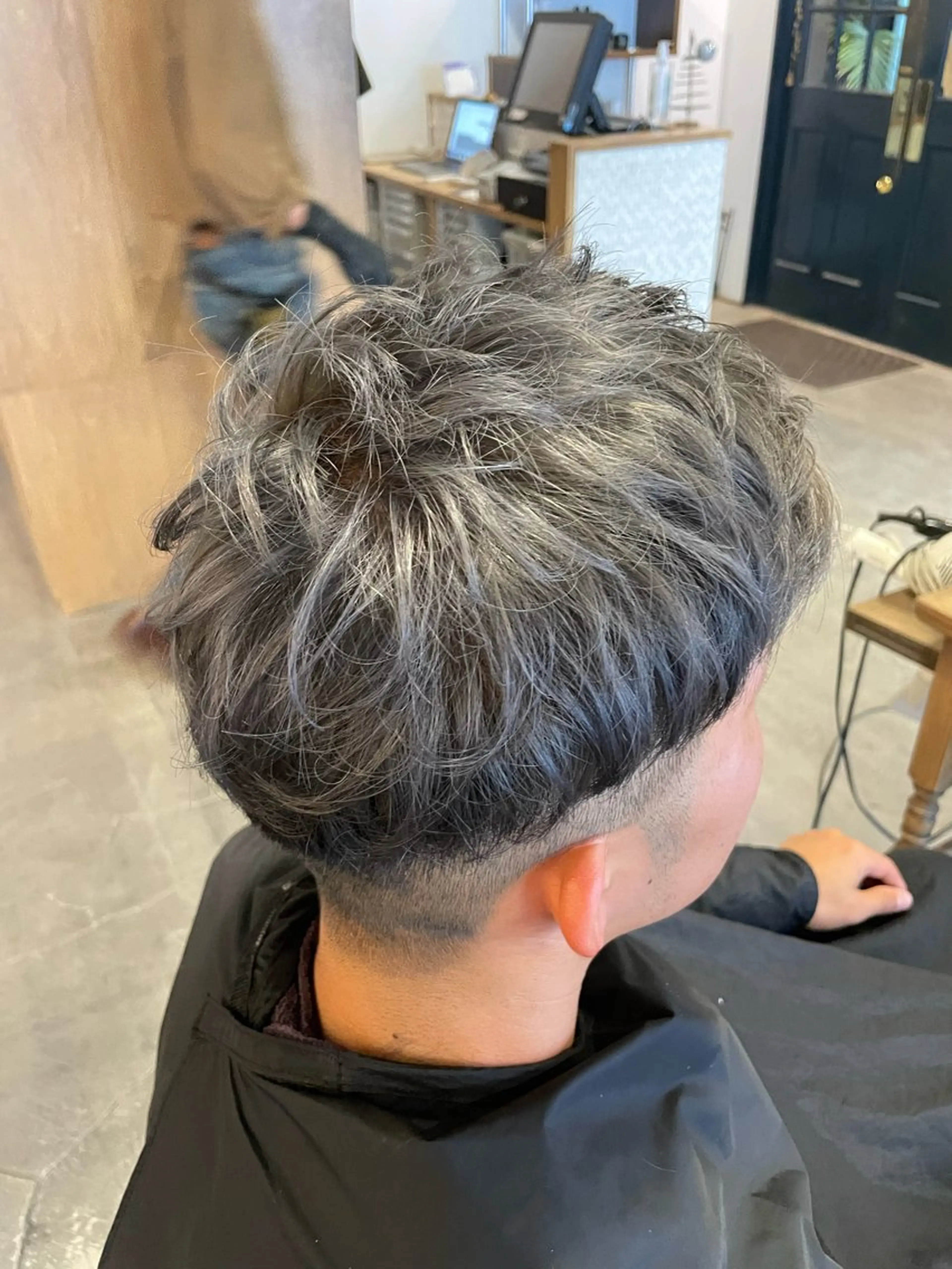 ショート カラー メンズ メンズブリーチ フェードカット ブリーチ ショートヘア ヘアカラー ∮フェードスタイル∮ 加藤嘉陛のヘアスタイル