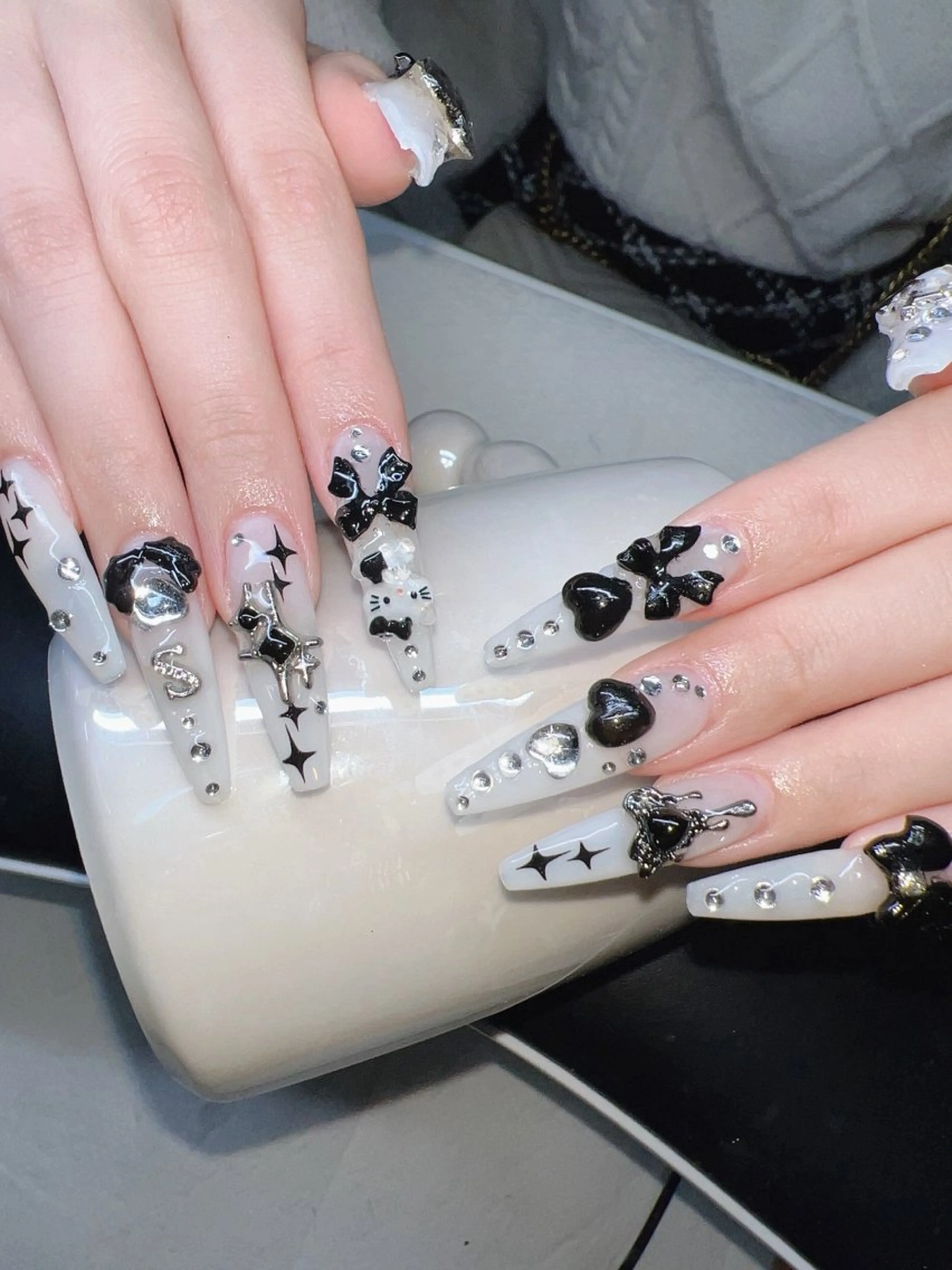 ネイル オーロラネイル チークネイル 長さ出し フットネイル フレンチネイル ハンドネイル Lee Nailsのネイルデザイン