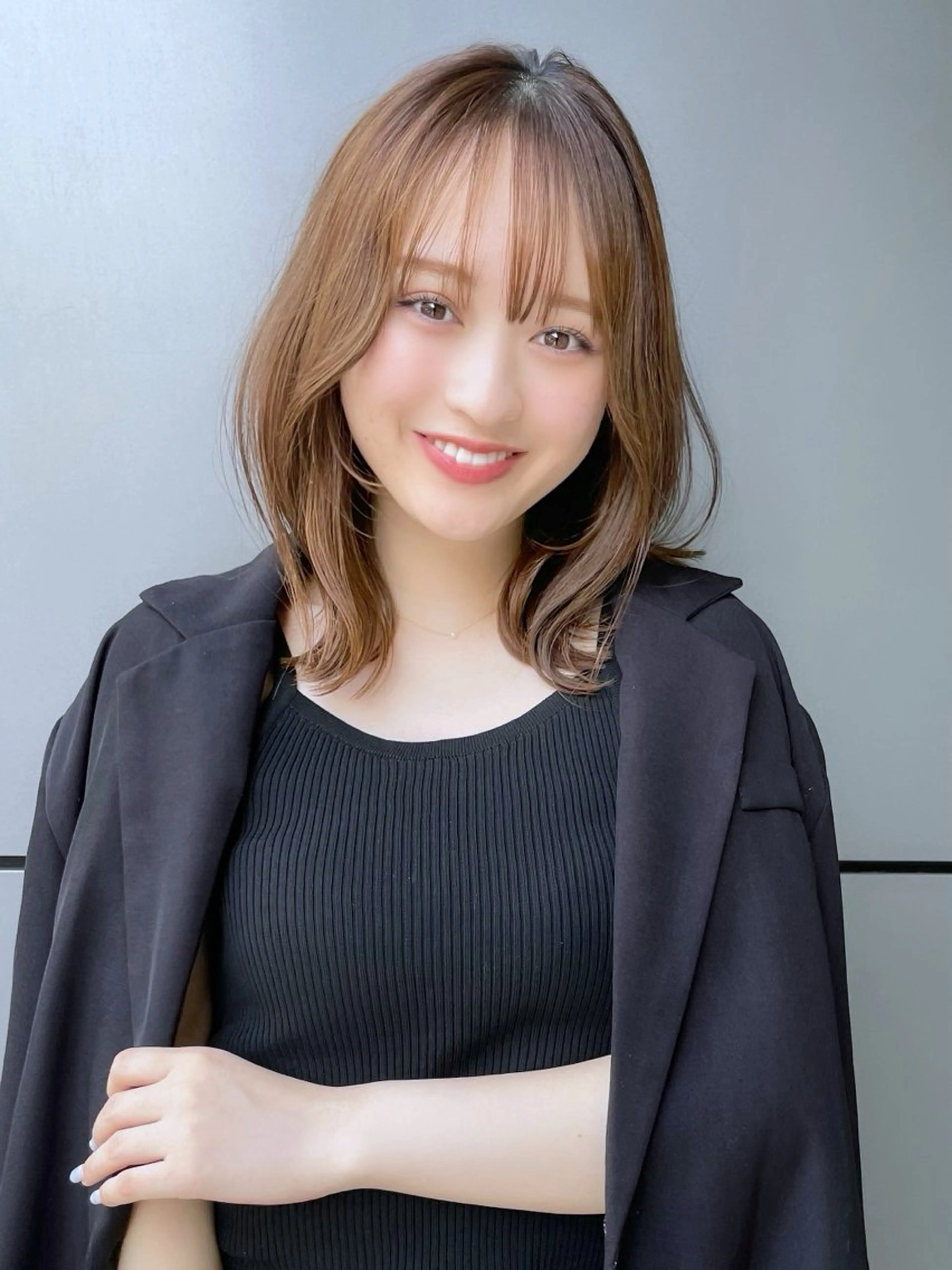 ミディアム ミディアムレイヤー チョコレートブラウン レイヤーカット シースルーバング カット ヘアカラー トリートメント ボブ/デザインカラー /表参道/新井美有紀のヘアスタイル