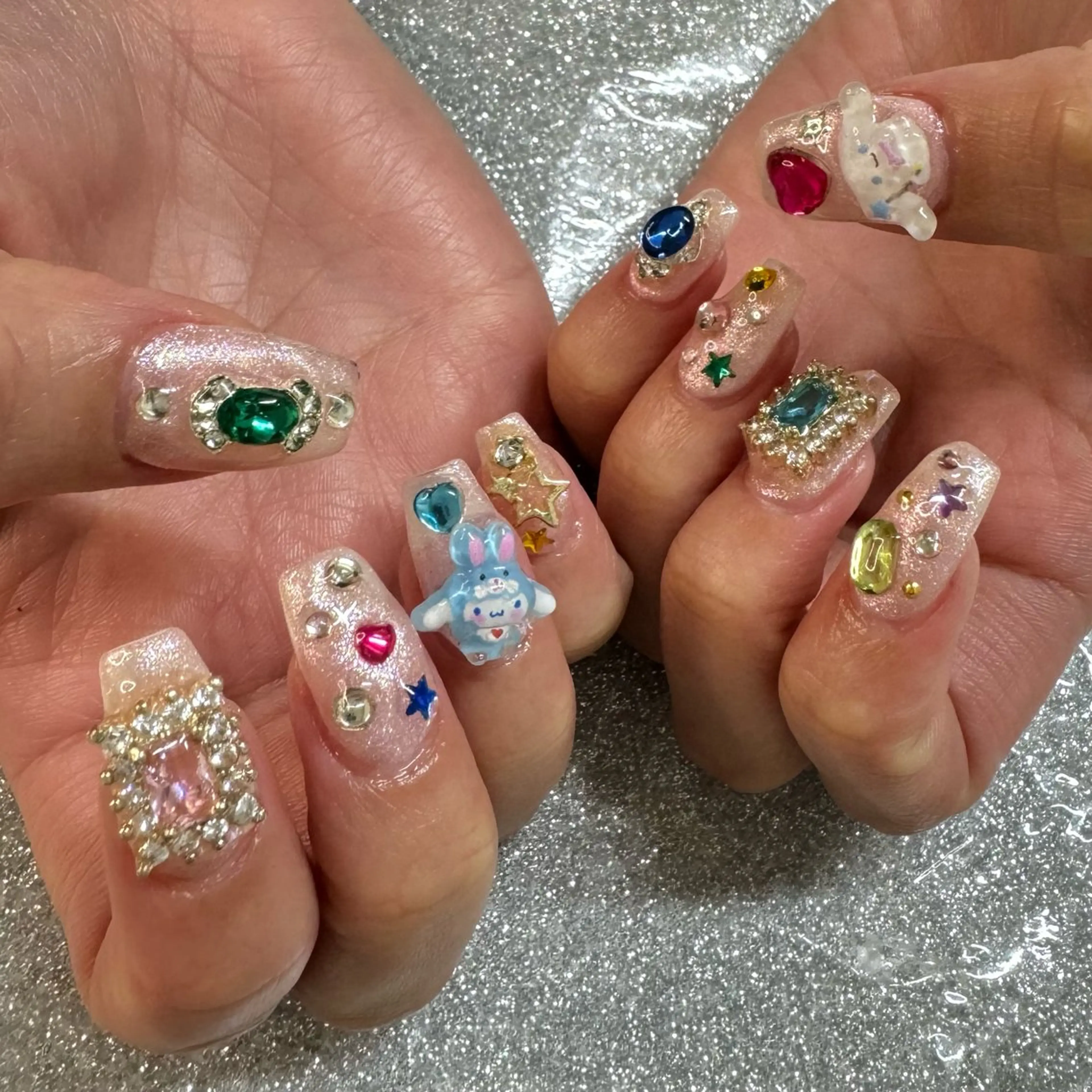 ネイル ハンドネイル VIERU 🌈🎀💖のネイルデザイン