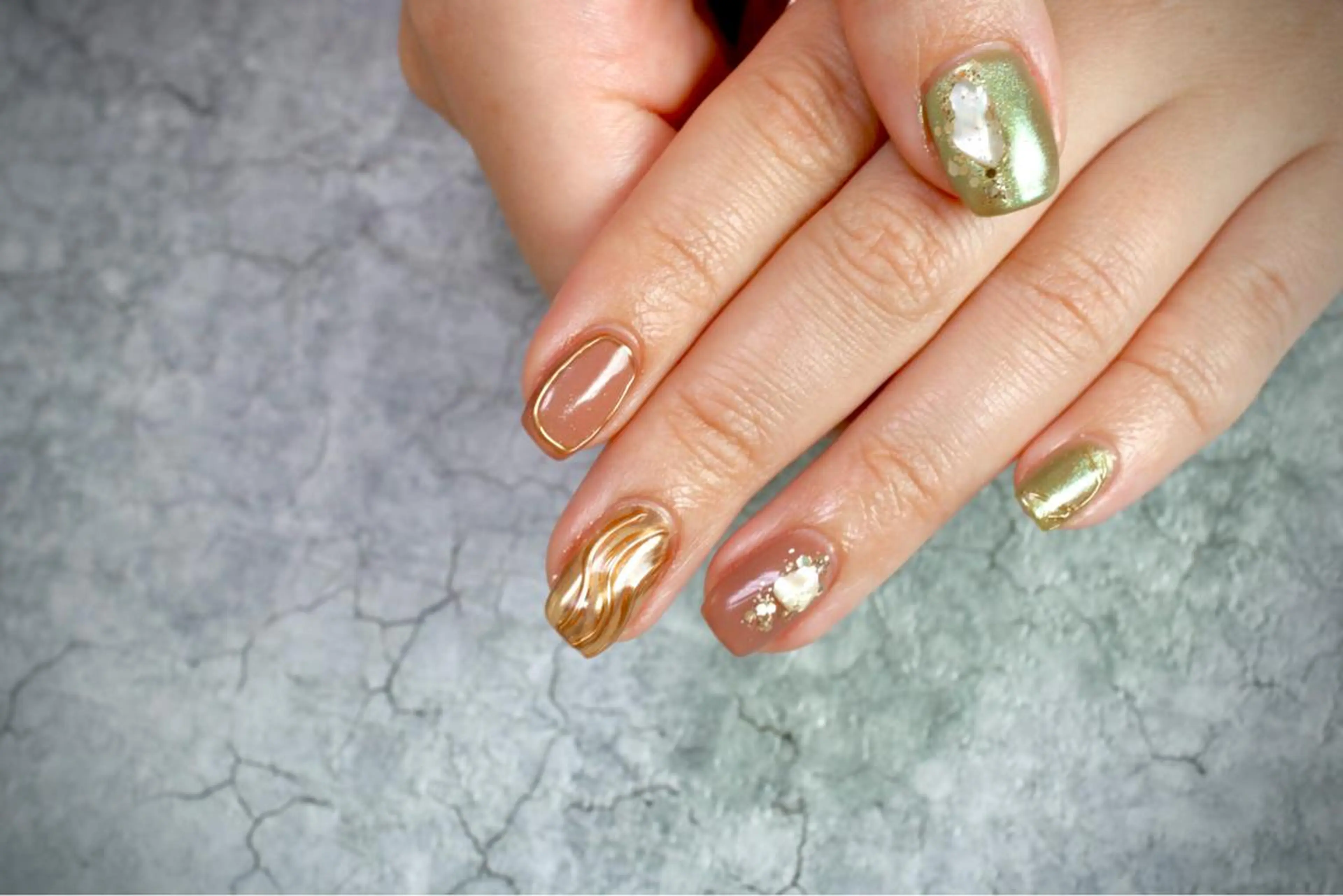 ネイル オーロラネイル カジュアル ジェルネイル ラメ(グリッター) マグネットネイル ハンドネイル MH Nailのネイルデザイン