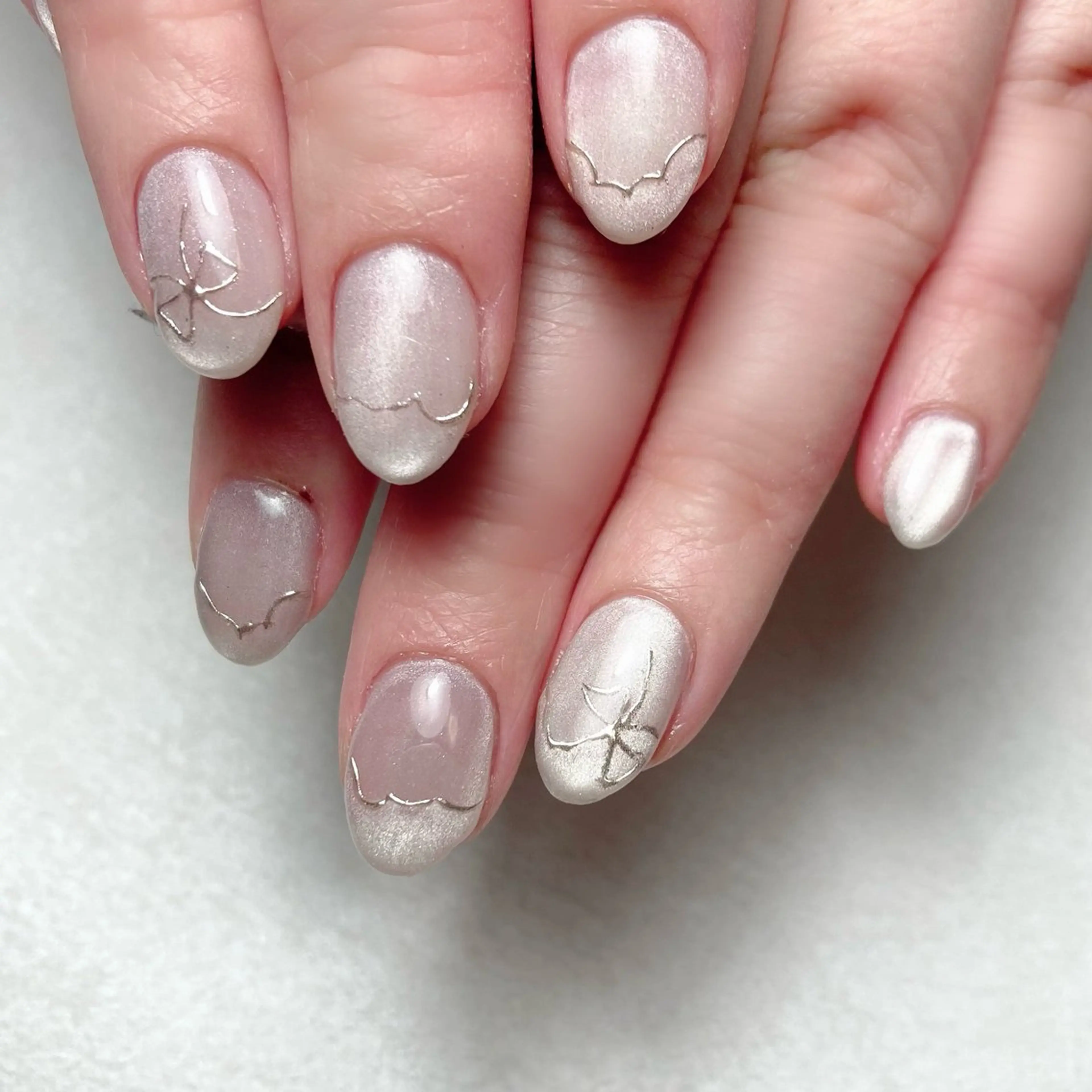 ネイル フレンチネイル マグネットネイル ミラーネイル リボン amu所属・かおる KAORUのネイルデザイン