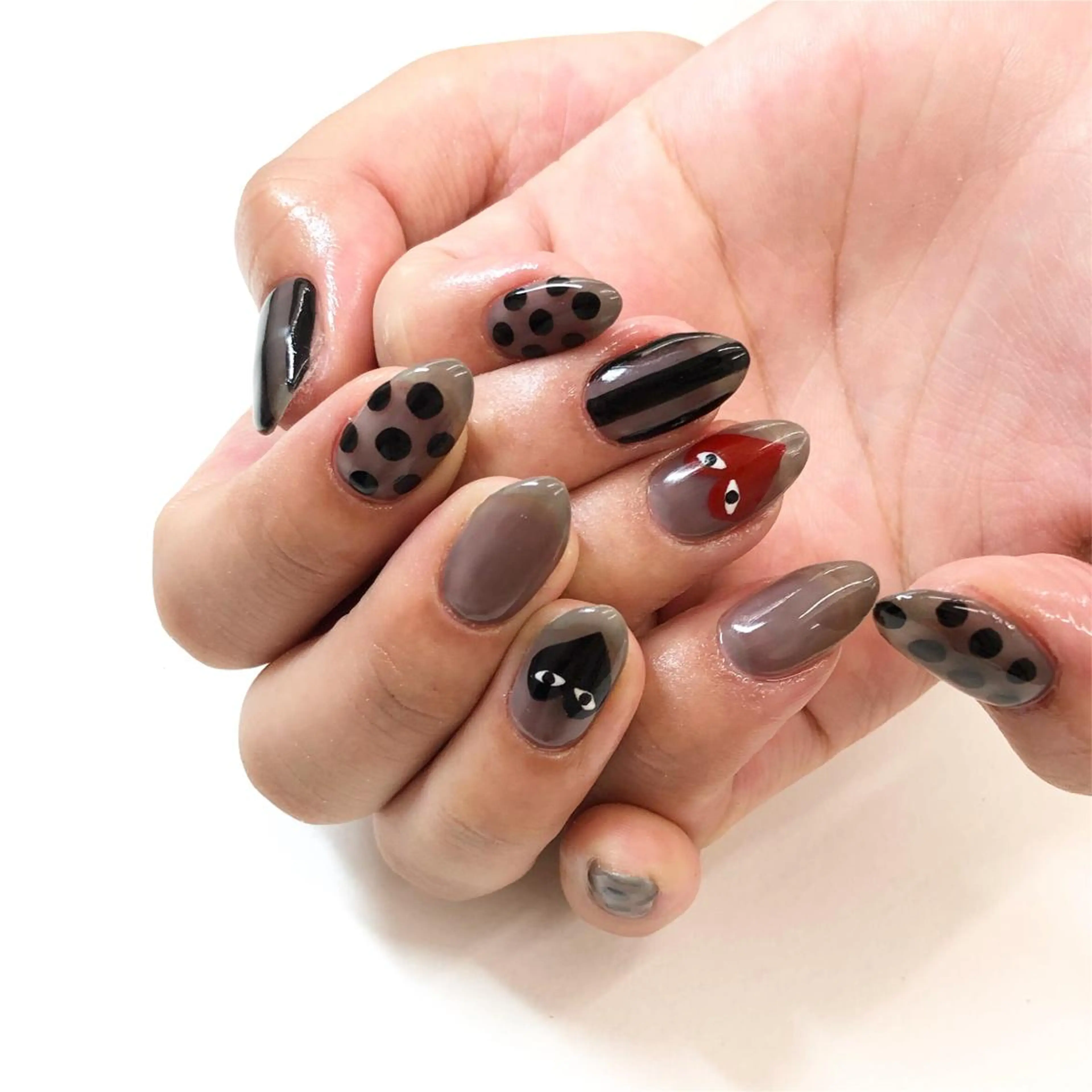 ネイル ハンドネイル フットネイル Minami 🍓のネイルデザイン