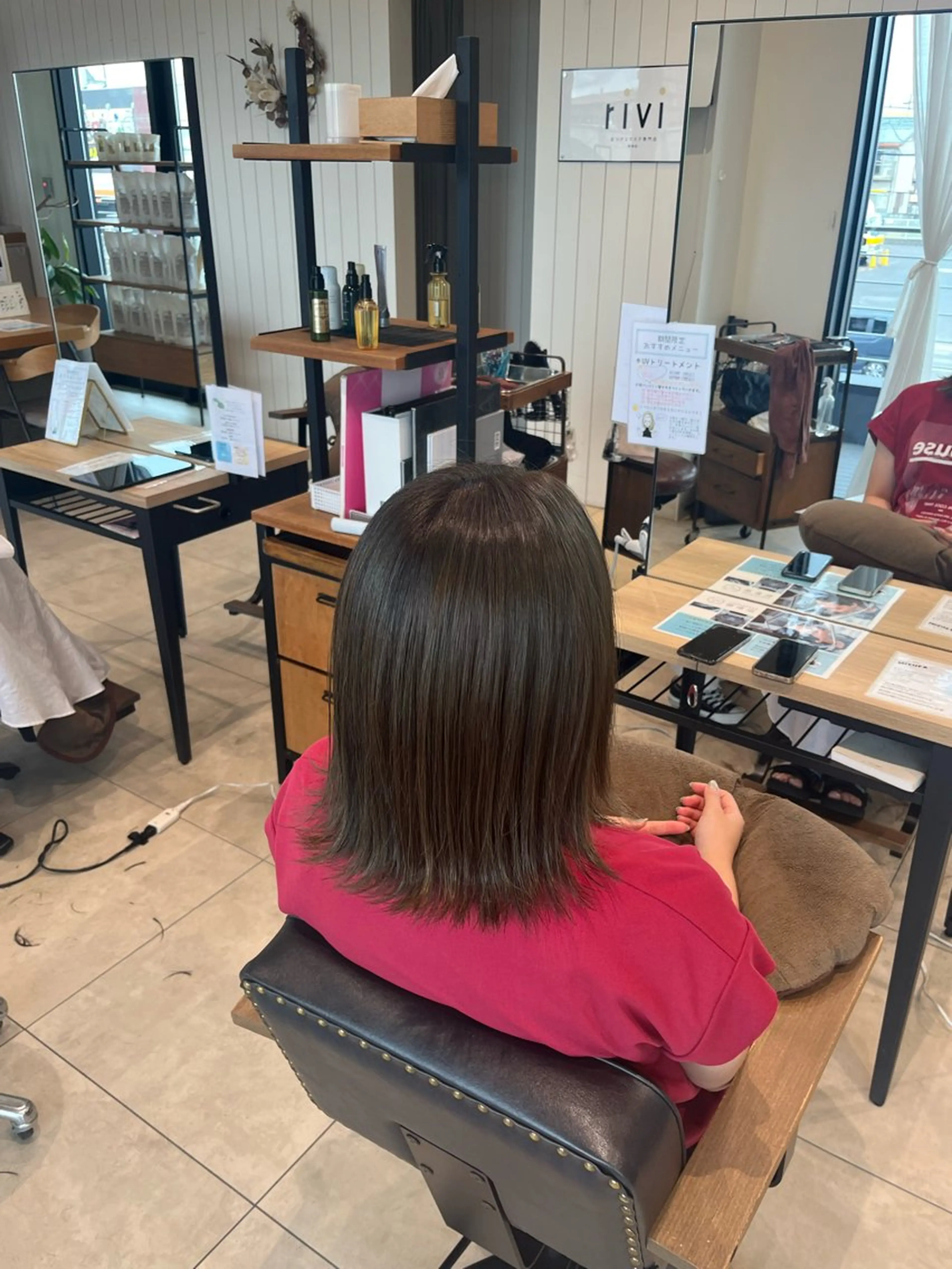 ミディアム 坂口 友莉香のヘアスタイル