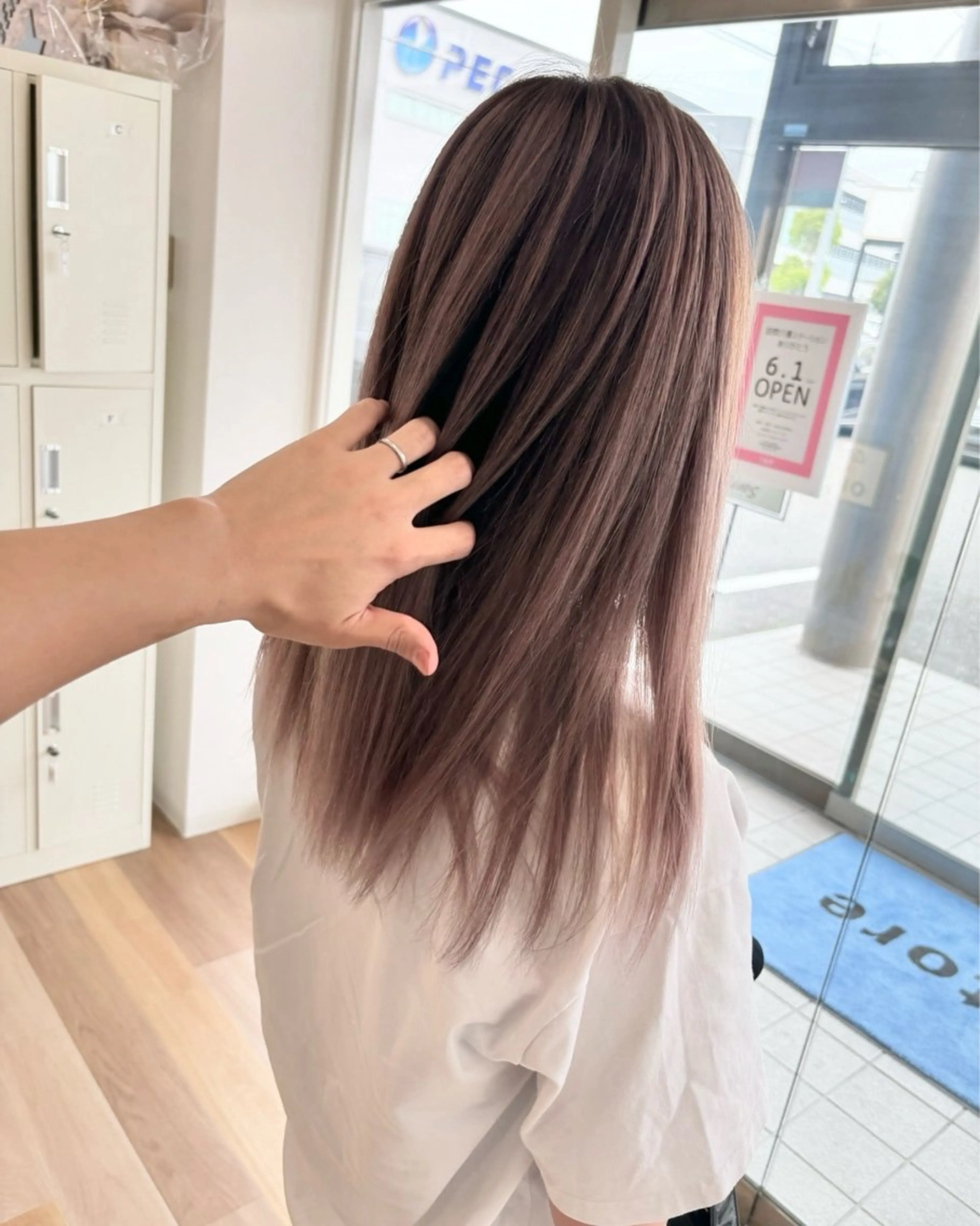 セミロング カット ヘアカラー トリートメント ケアブリーチ 黒瀬有汰のヘアスタイル